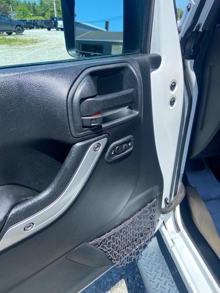 2016 Jeep Wrangler Sahara Photo7