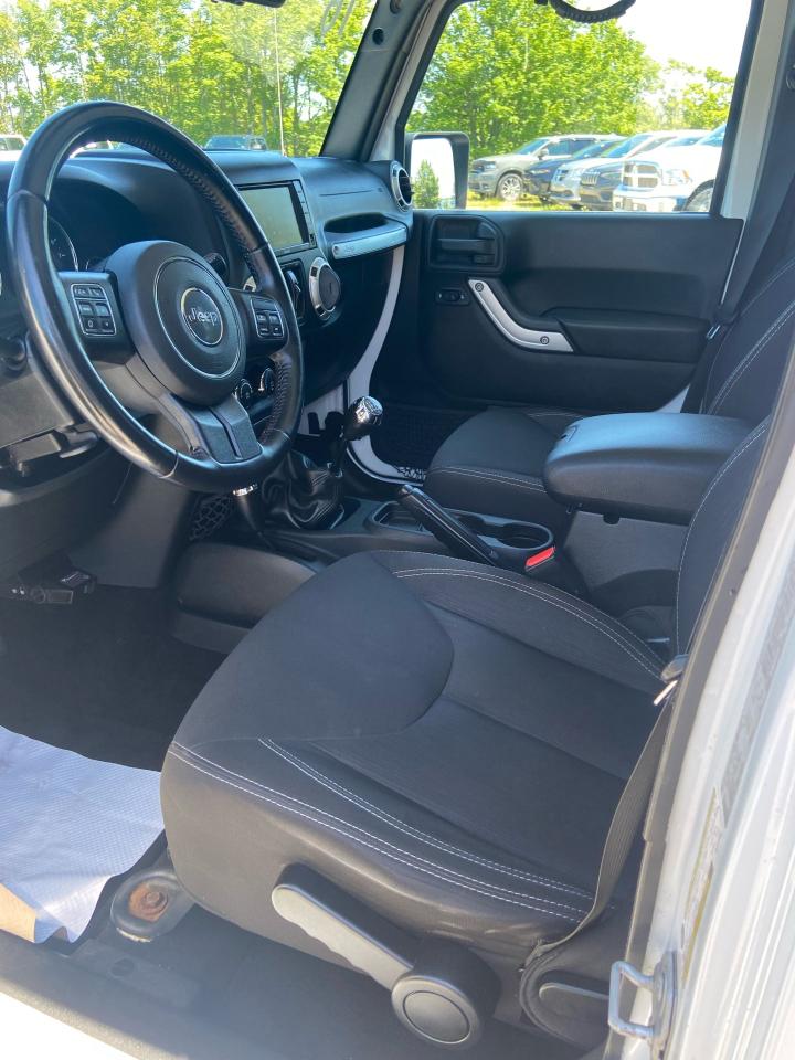 2016 Jeep Wrangler Sahara Photo6