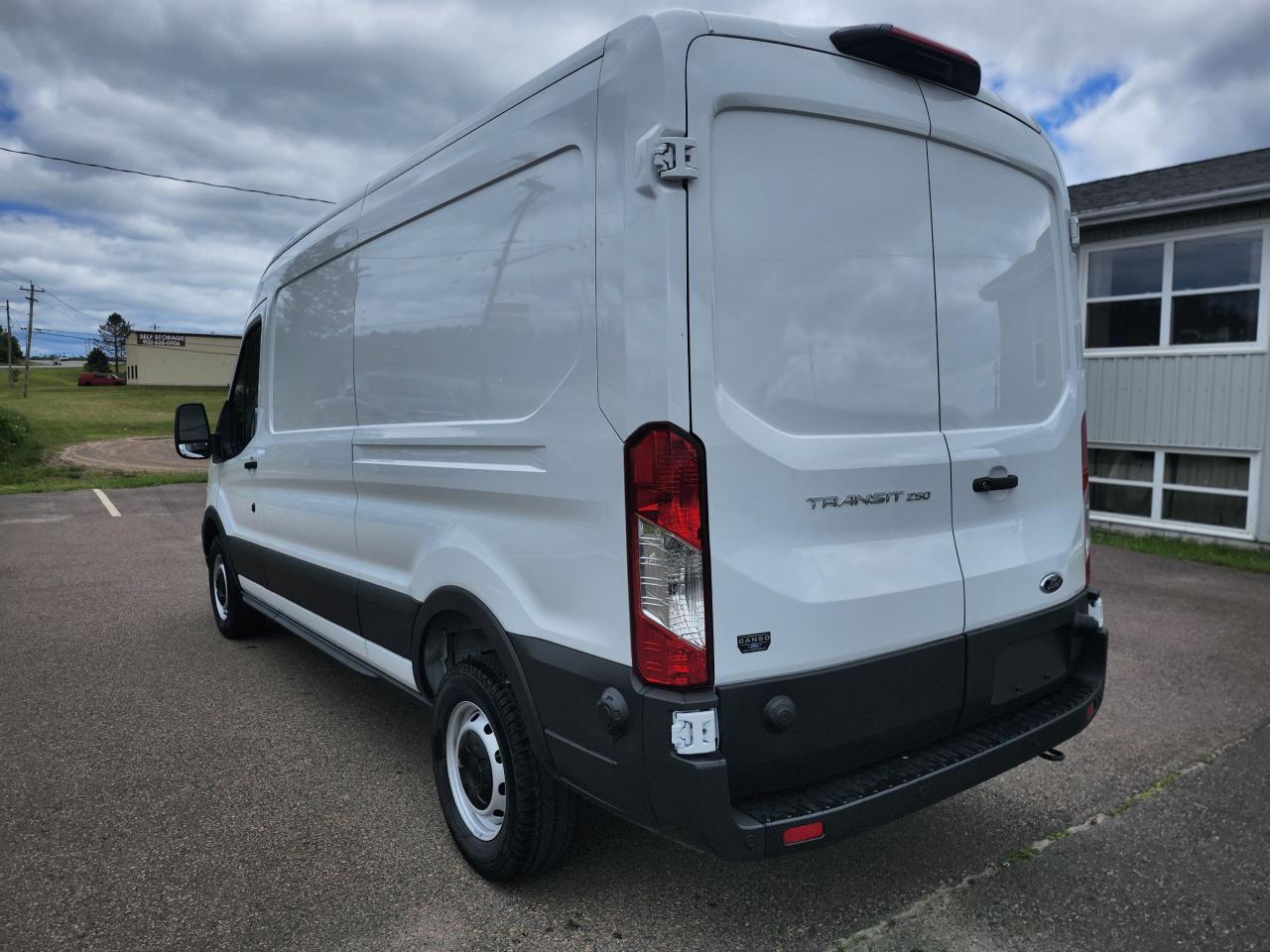 2025 Ford Transit Cargo Van T-250 148" MED RF 9070 GVWR RWD Photo5