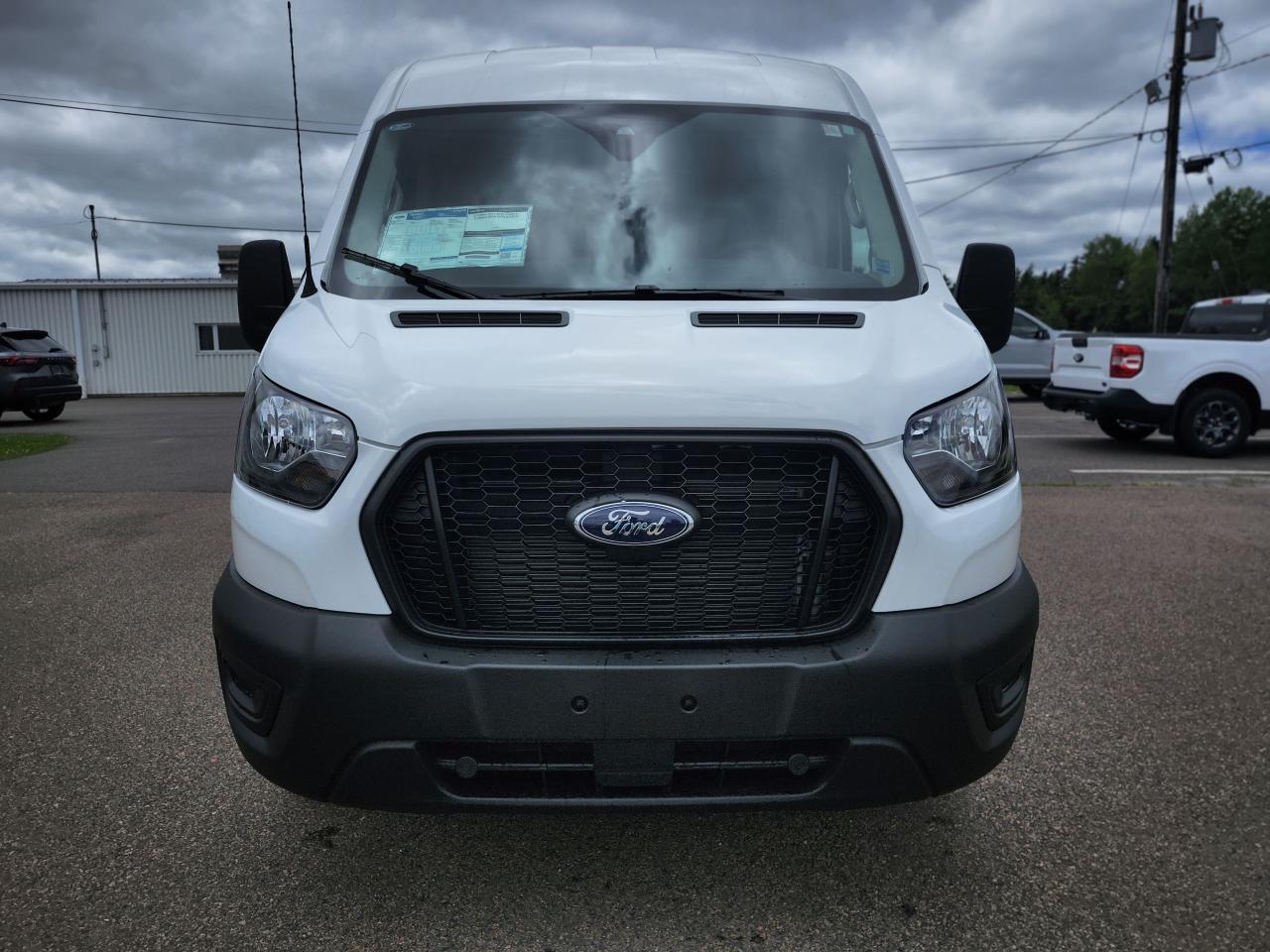 2025 Ford Transit Cargo Van T-250 148" MED RF 9070 GVWR RWD Photo1