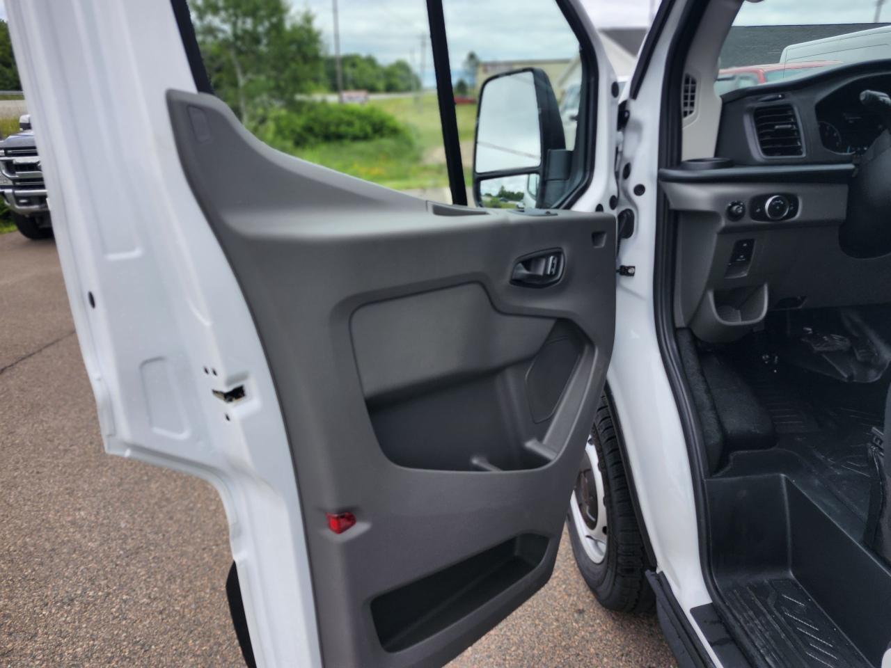 2025 Ford Transit Cargo Van T-250 148" MED RF 9070 GVWR RWD Photo5