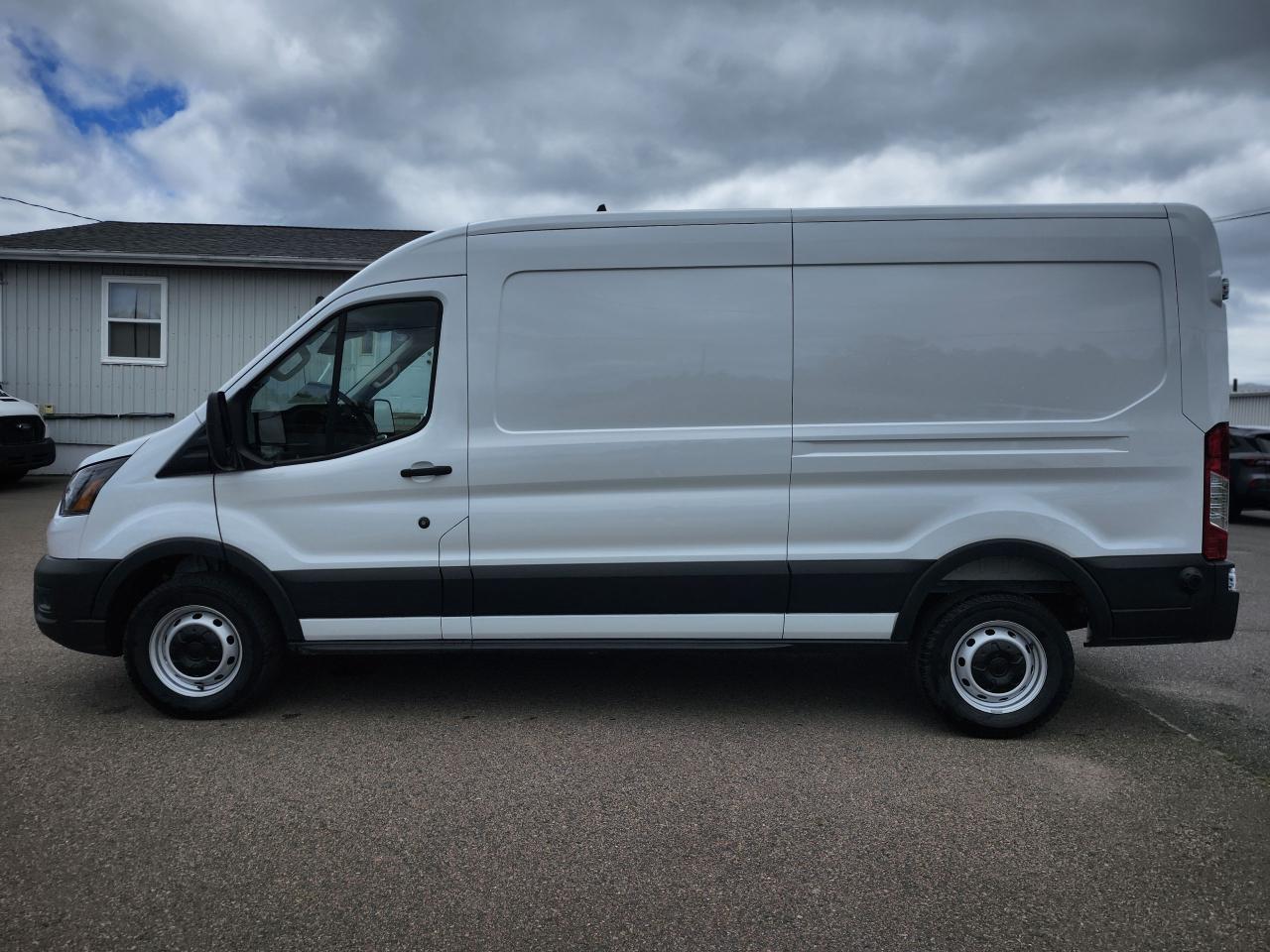 2025 Ford Transit Cargo Van T-250 148" MED RF 9070 GVWR RWD Photo5