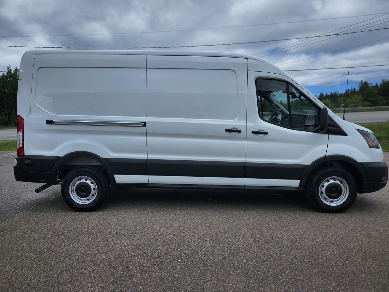 2025 Ford Transit Cargo Van T-250 148" MED RF 9070 GVWR RWD Photo