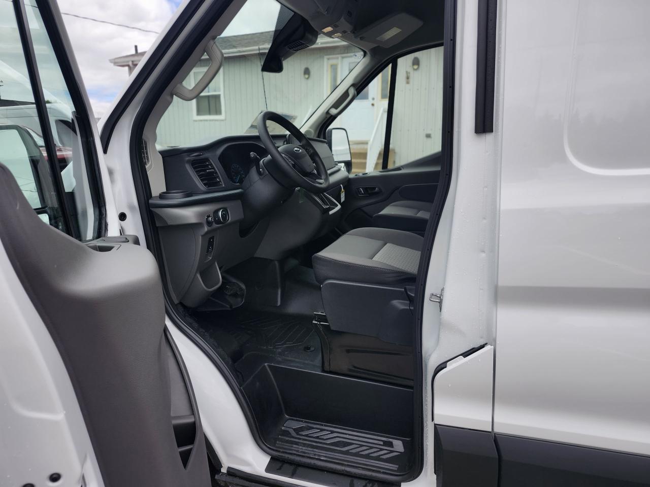 2025 Ford Transit Cargo Van T-250 148" MED RF 9070 GVWR RWD Photo5