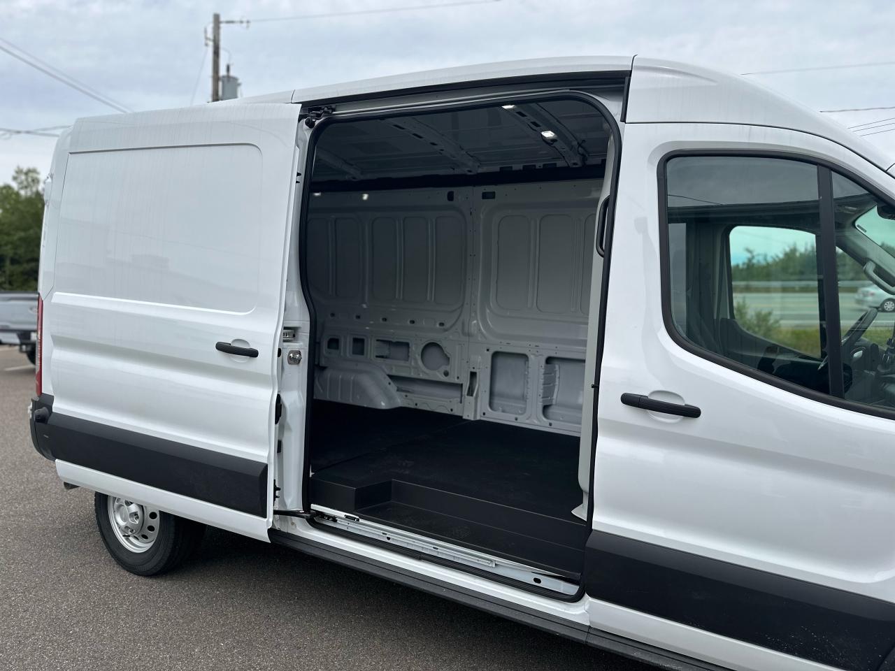 2025 Ford Transit Cargo Van T-250 148" MED RF 9070 GVWR AWD Photo5