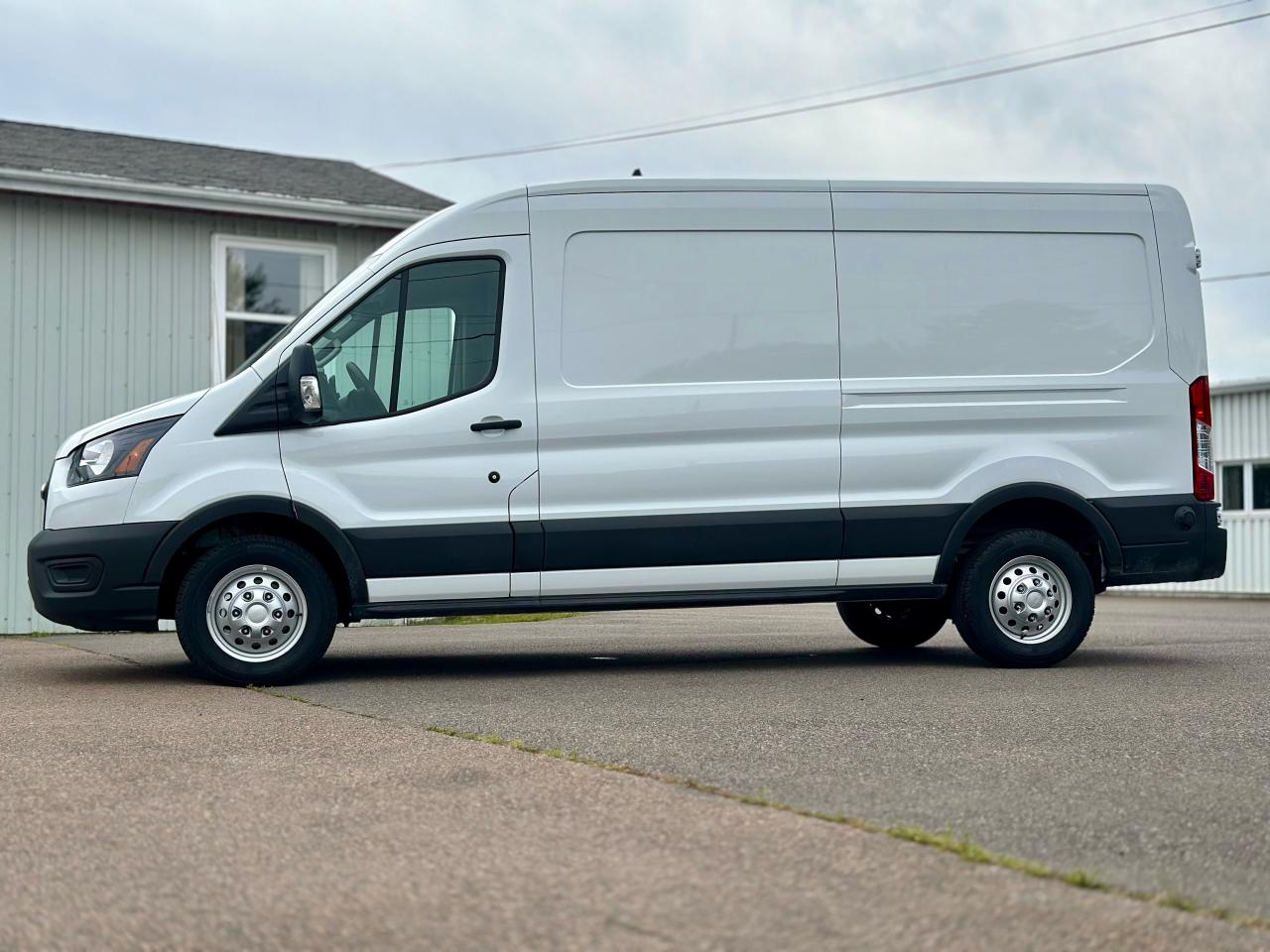 2025 Ford Transit Cargo Van T-250 148" MED RF 9070 GVWR AWD Photo5