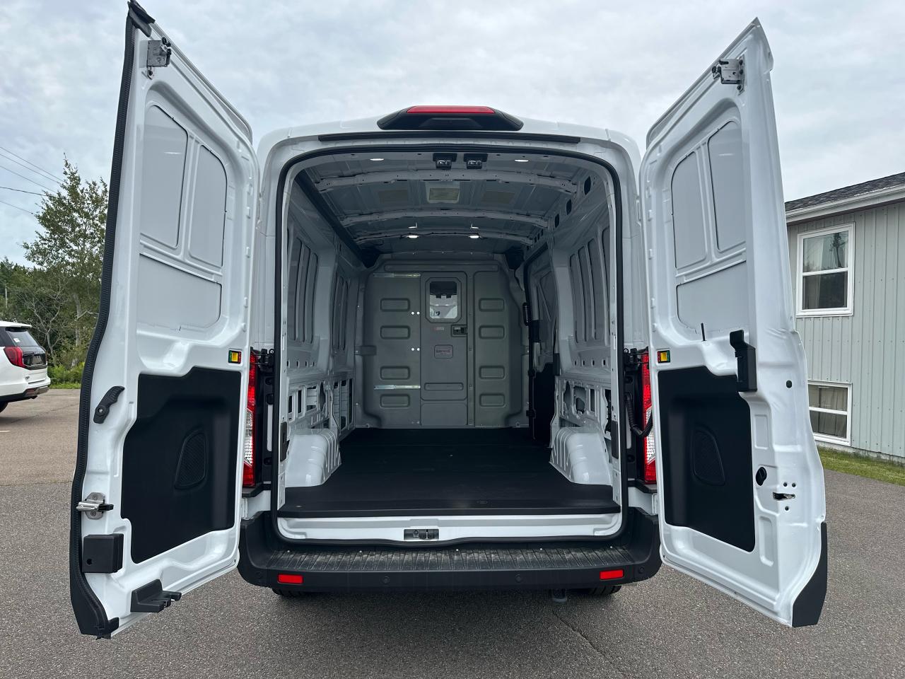 2025 Ford Transit Cargo Van T-250 148" MED RF 9070 GVWR AWD Photo5