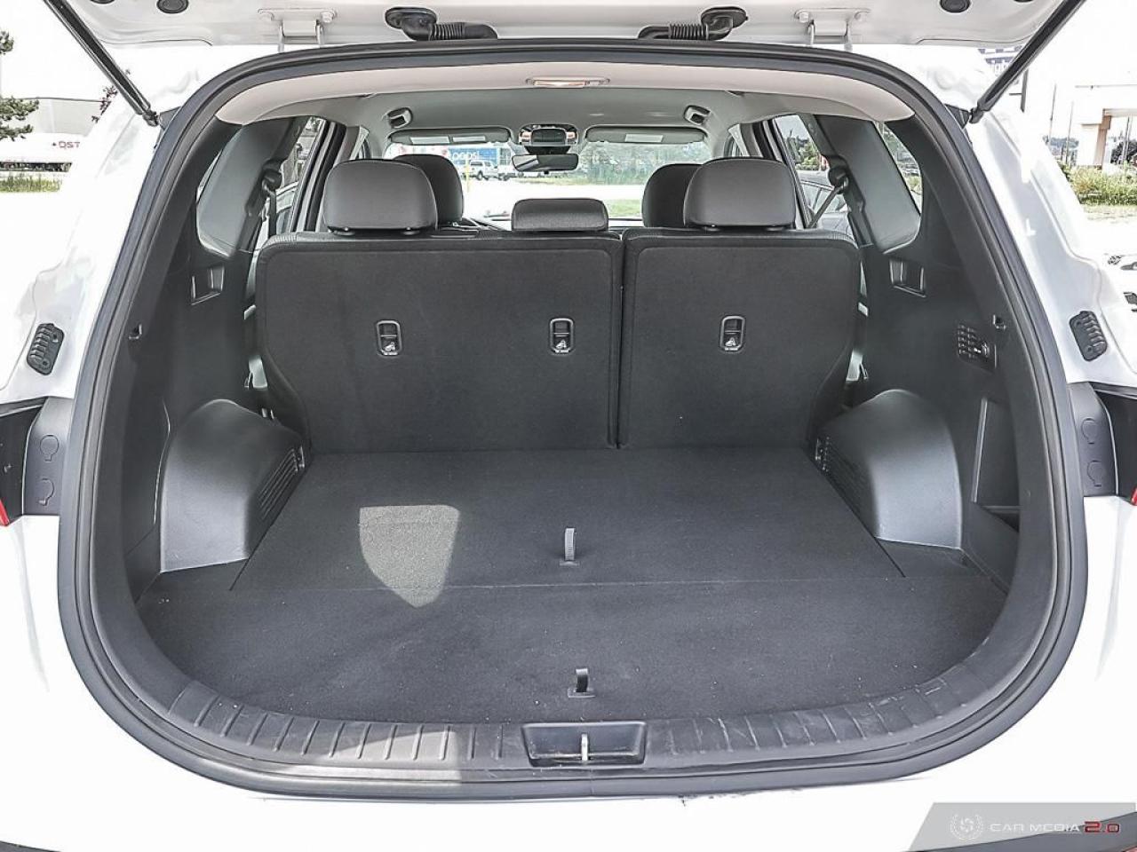 2022 Hyundai Santa Fe Essential,LOW KM'S,AWD,R/V CAM,H/SEATS & S.WHEEL Photo