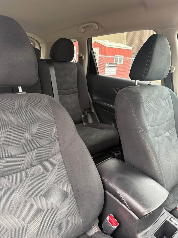 2016 Nissan Rogue S - Photo #14