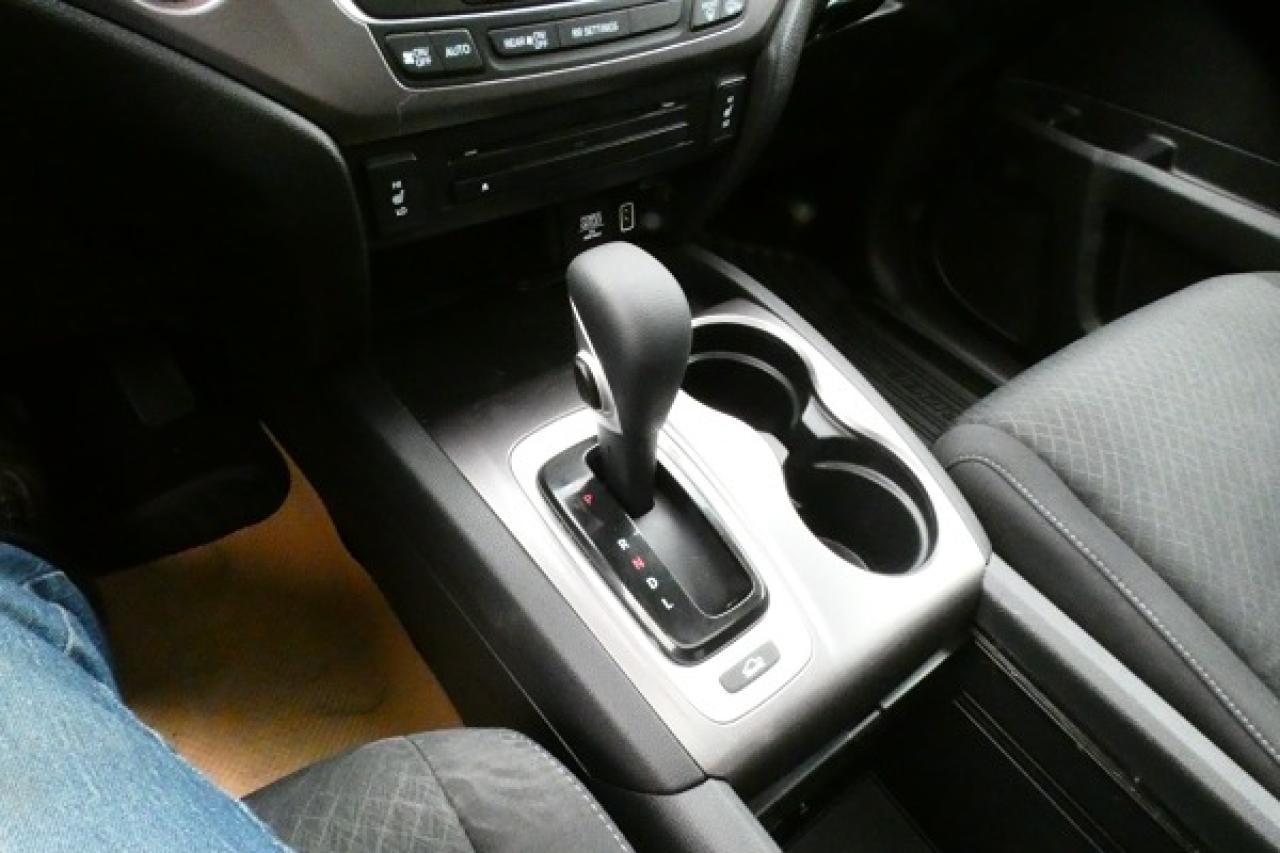 2019 Honda Ridgeline Sport AWD w/Htd cloth, S/R, BUC - Photo #15