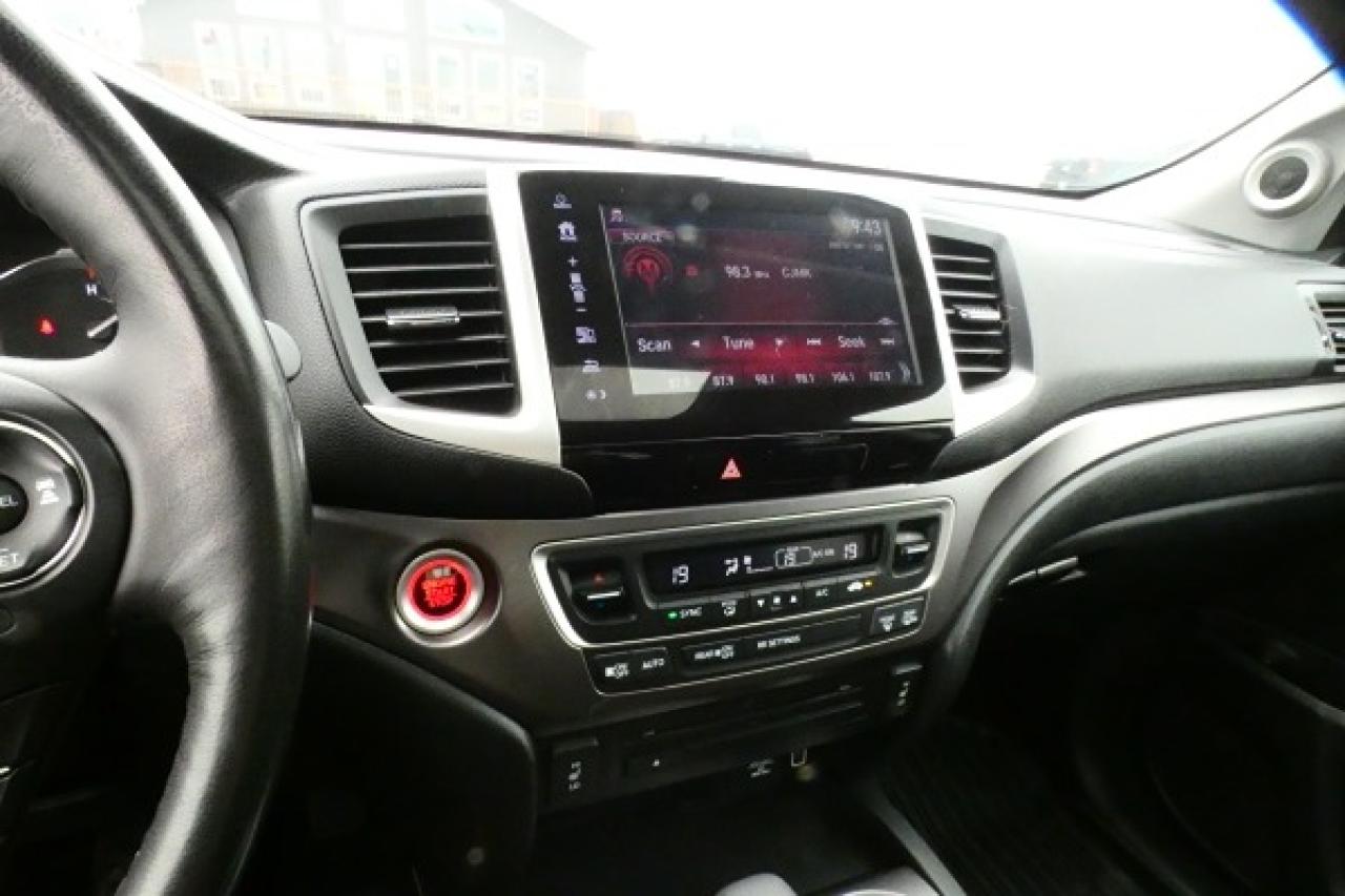 2019 Honda Ridgeline Sport AWD w/Htd cloth, S/R, BUC - Photo #14