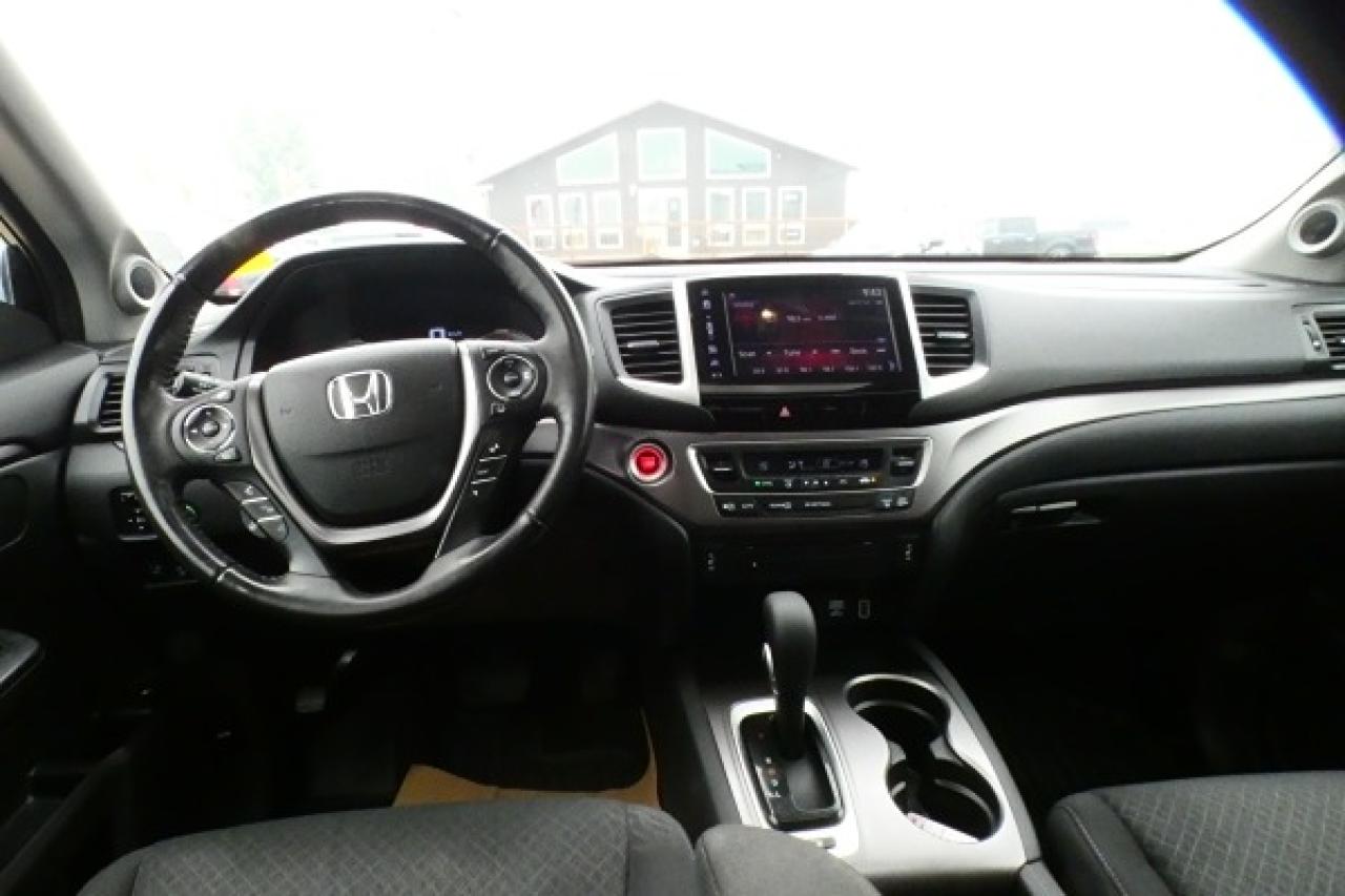2019 Honda Ridgeline Sport AWD w/Htd cloth, S/R, BUC - Photo #11