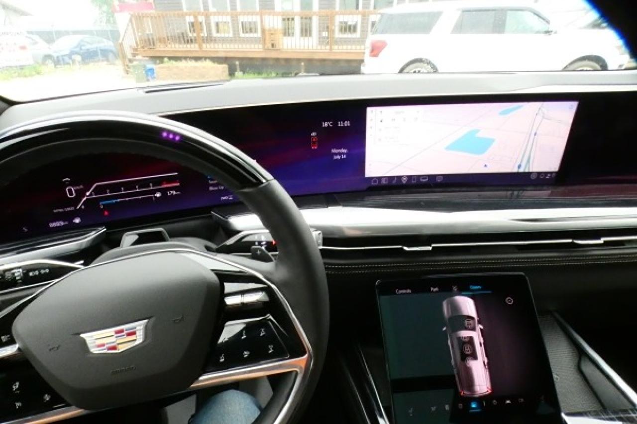 2025 Cadillac Escalade 600 SPORT 4WD w/H&C L, pano S/R, NAV, BUC, PRB,HUD - Photo #13