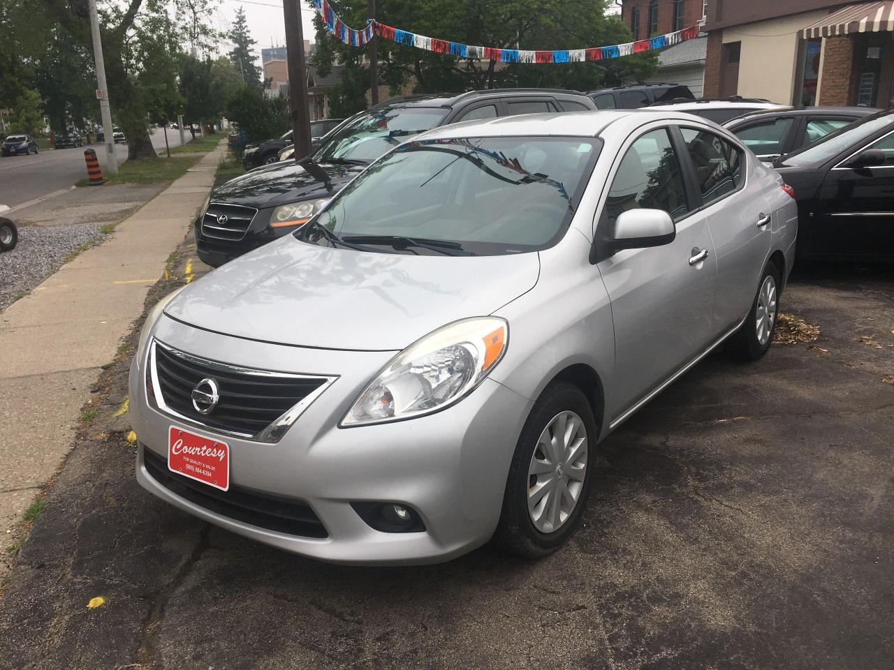 2013 Nissan Versa SL - Low Low Km's !