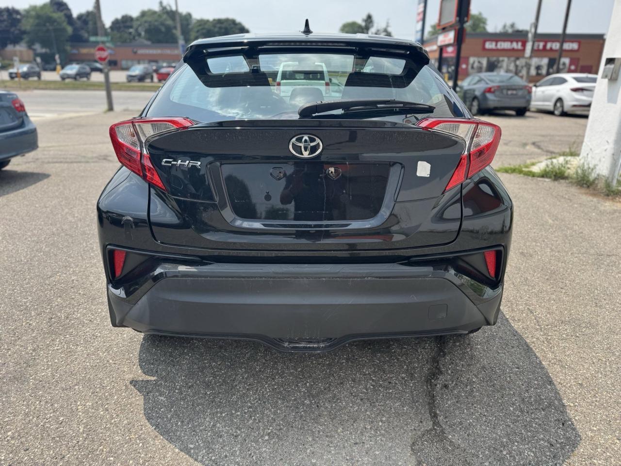 2018 Toyota C-HR XLE - Photo #4