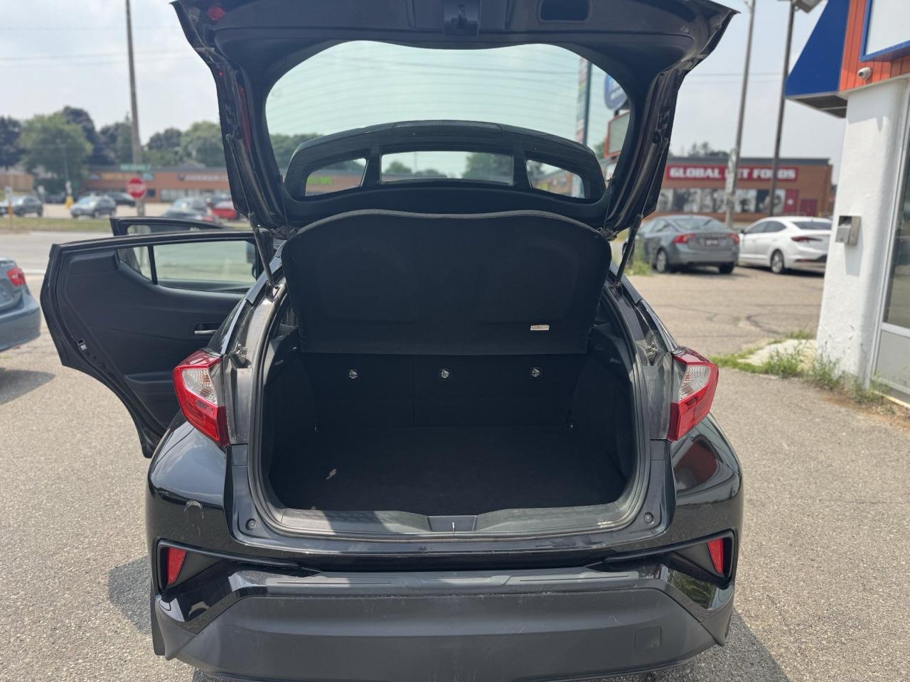 2018 Toyota C-HR XLE - Photo #8