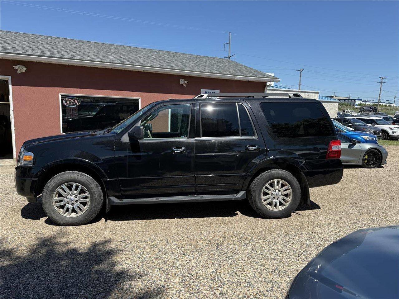 Used 2012 Ford Expedition XLT 4WD ONLY 146K for sale in Saskatoon, SK