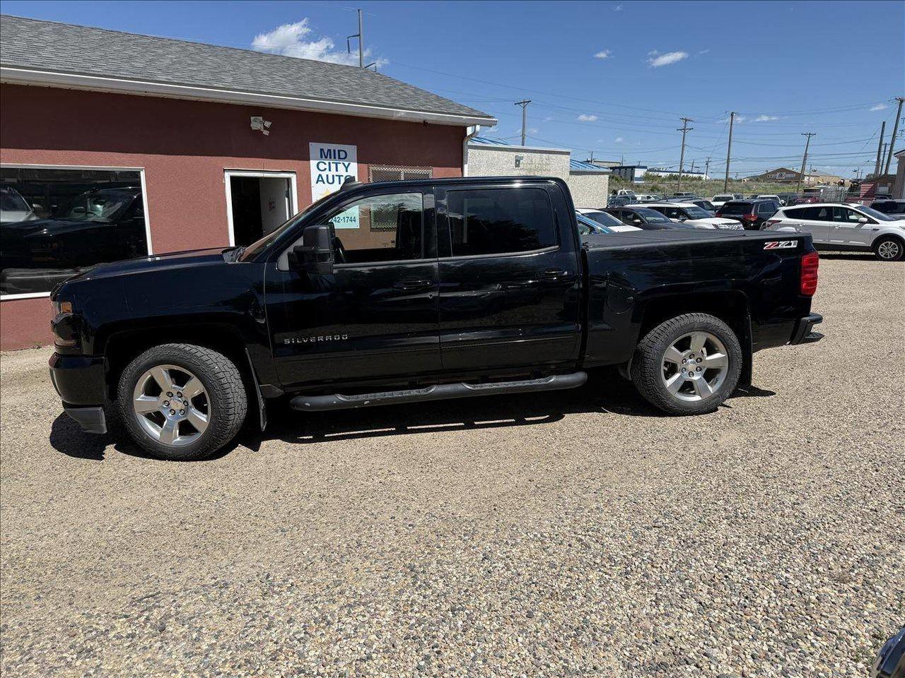 Used 2017 Chevrolet Silverado 1500 LT Crew Cab 4WD for sale in Saskatoon, SK