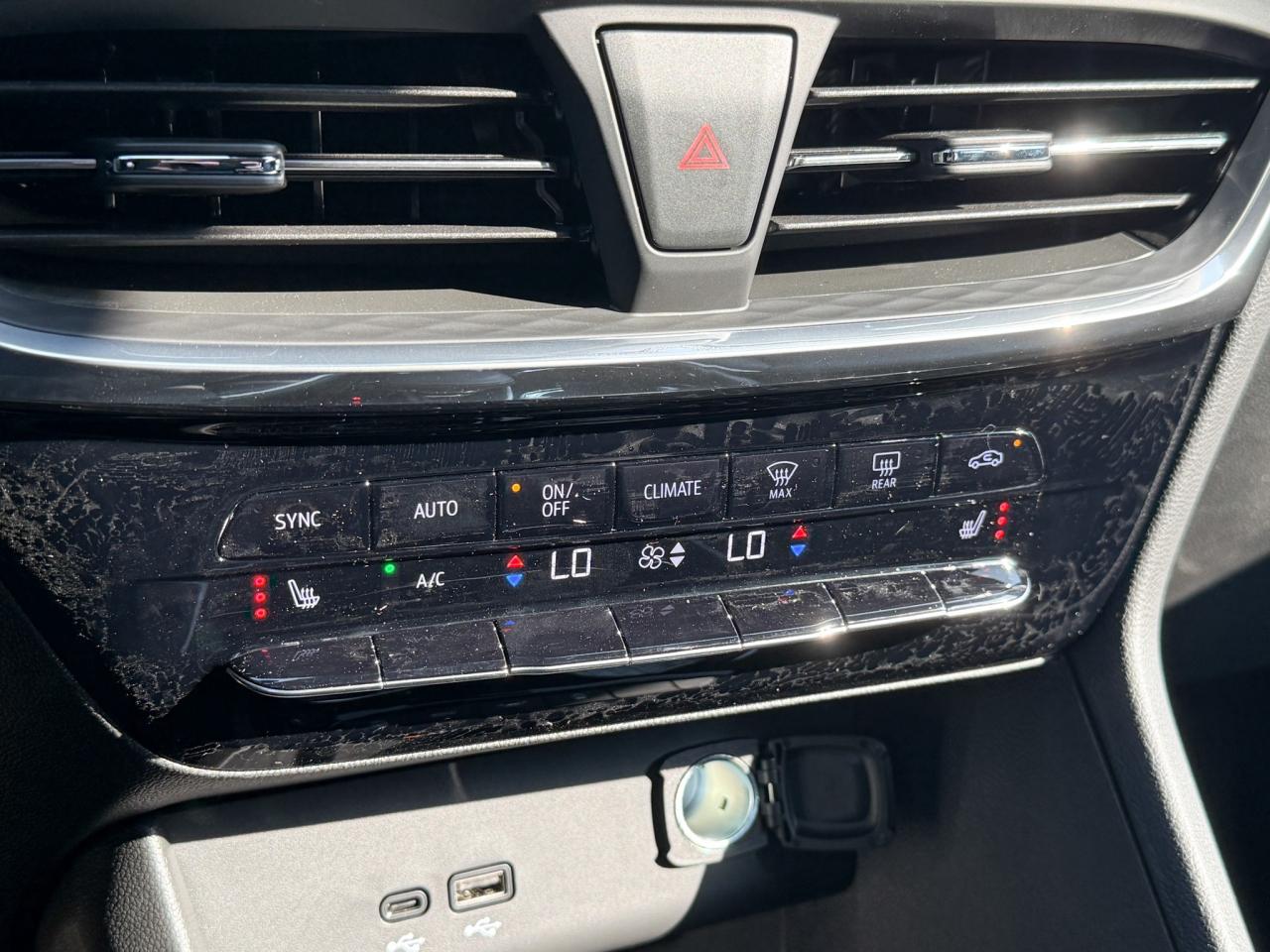 2026 Buick Encore GX Avenir 1.3L 3CYL WITH REMOTE START/ENTRY, HEATED SEATS, HEATED STEERING WHEEL, HD SURROUND VISION, APPLE CARPLAY AND ANDROID AUTO, BOSE SOUND SYSTEM Photo