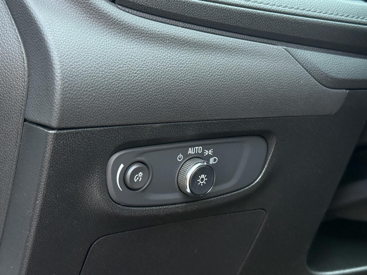 2026 Buick Encore GX Sport Touring 1.3L 3CYL WITH REMOTE START/ENTRY, HEATED SEATS, HEATED STEERING WHEEL, HD REAR VISION CAMERA, APPLE CARPLAY AND ANDROID AUTO Photo