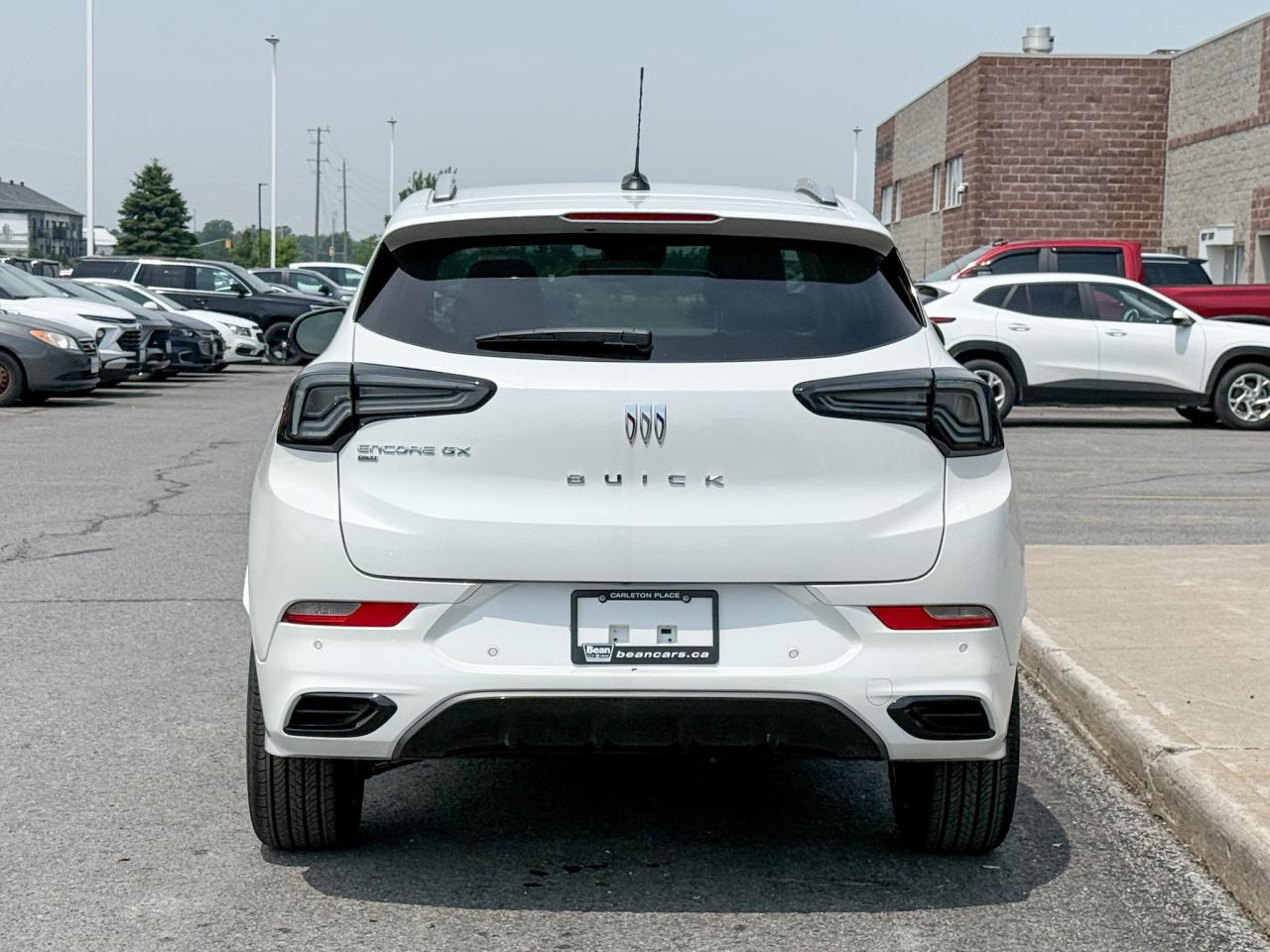 2026 Buick Encore GX Avenir 1.3L 3CYL WITH REMOTE START/ENTRY, HEATED SEATS, HEATED STEERING WHEEL, HD REAR VISION CAMERA, APPLE CARPLAY AND ANDROID AUTO, BOSE SOUND SYSTEM Photo3