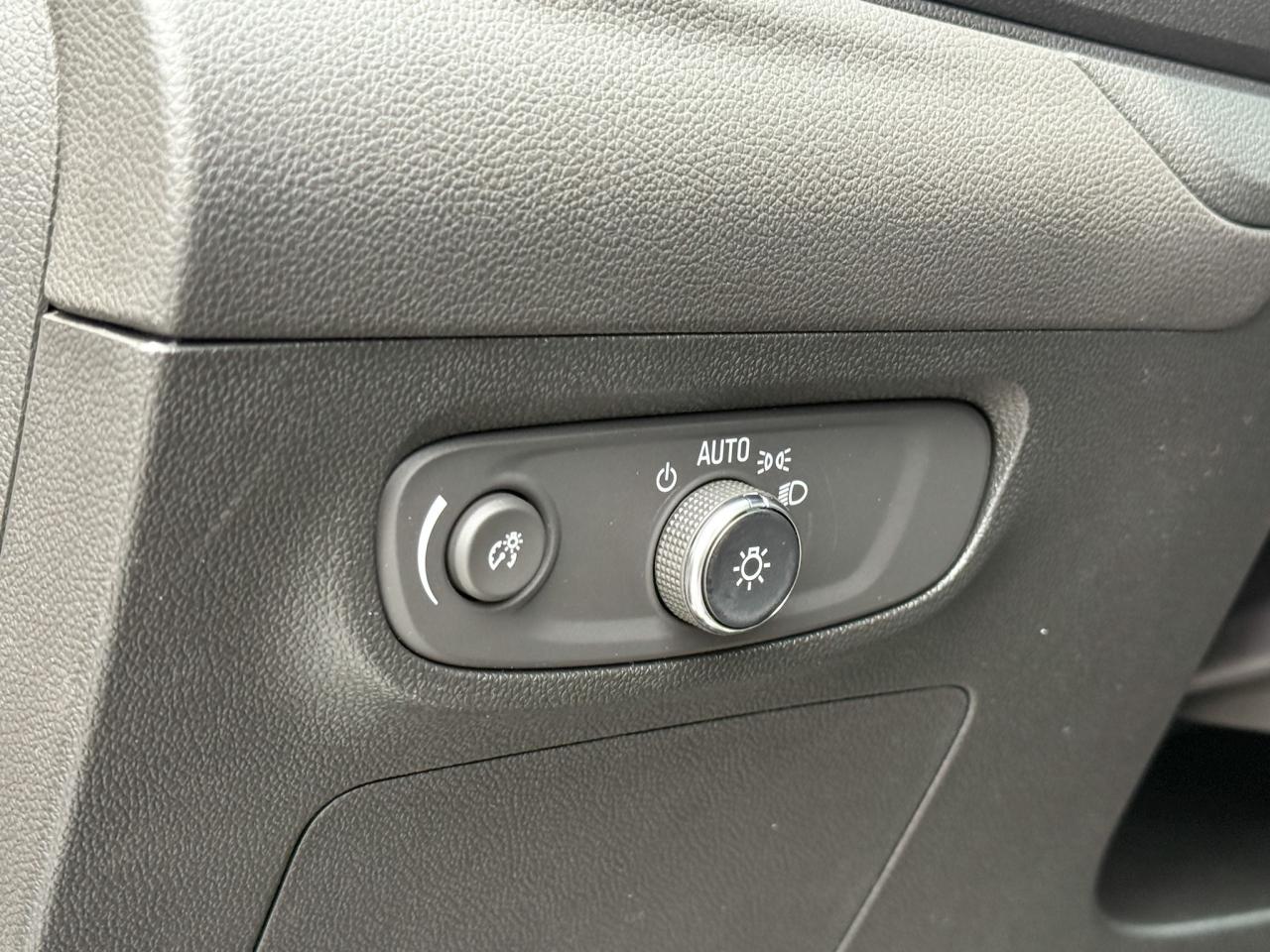 2026 Buick Encore GX Sport Touring 1.3L 3CYL WITH REMOTE START/ENTRY, HEATED SEATS, HEATED STEERING WHEEL, HD REAR VISION CAMERA, APPLE CARPLAY AND ANDROID AUTO Photo