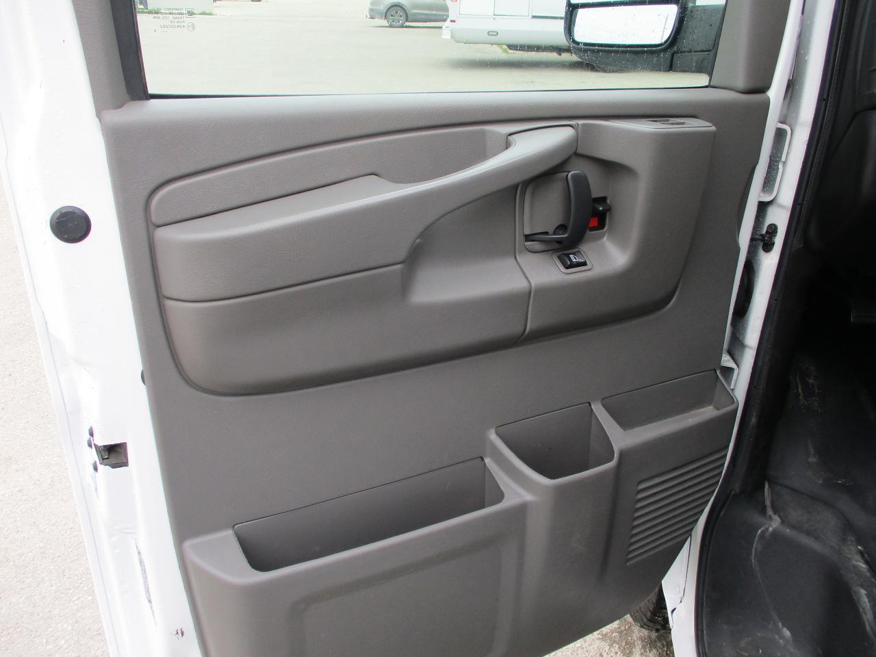 2014 Chevrolet Express Cargo Van  - Photo #10