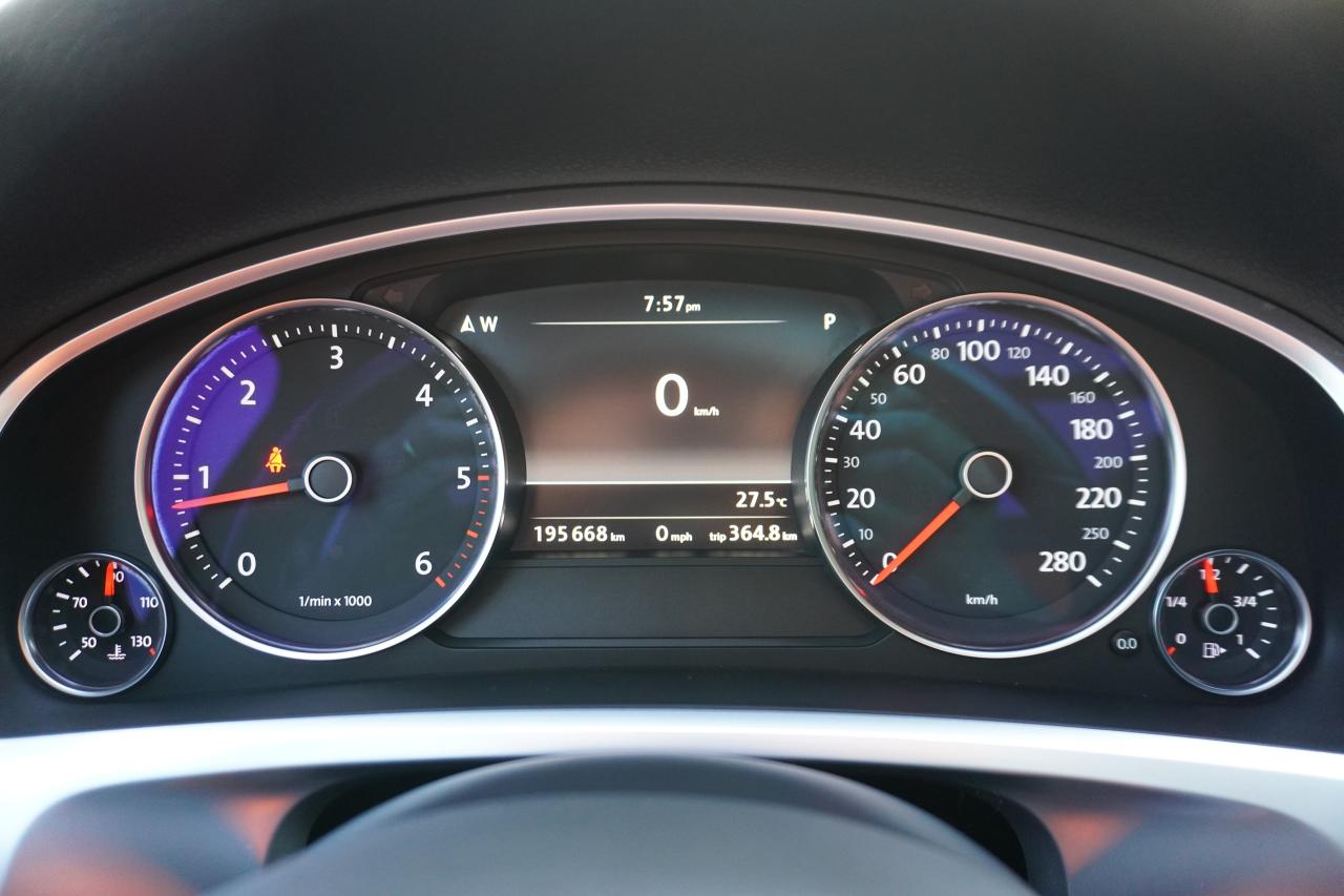 2014 Volkswagen Touareg 1 OWNER / NO ACCIDENTS / DEALER SERVICED /3.0 TDI - Photo #13