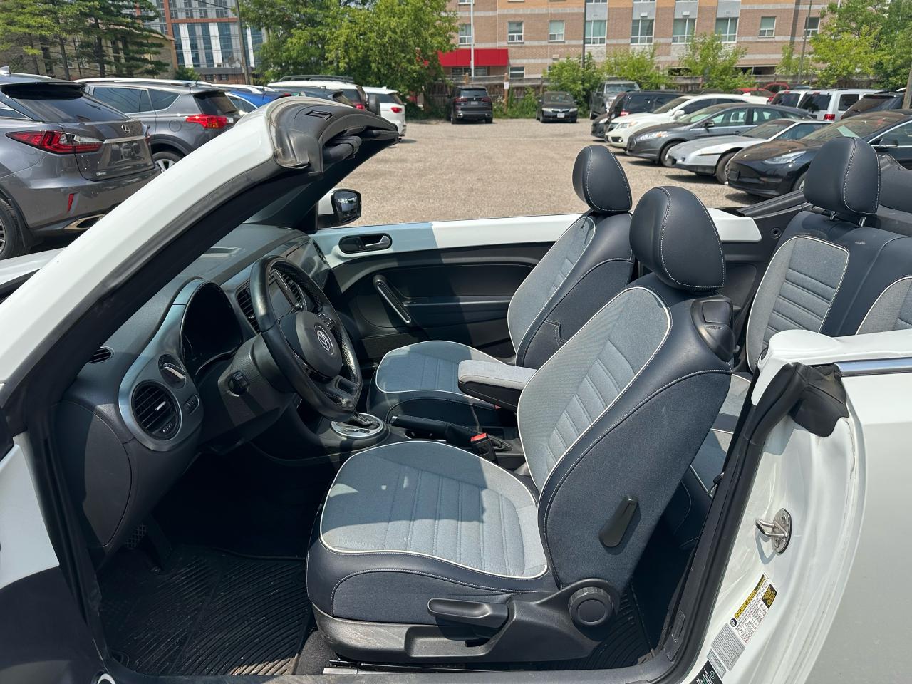 2016 Volkswagen Beetle Denim Edition - Photo #7