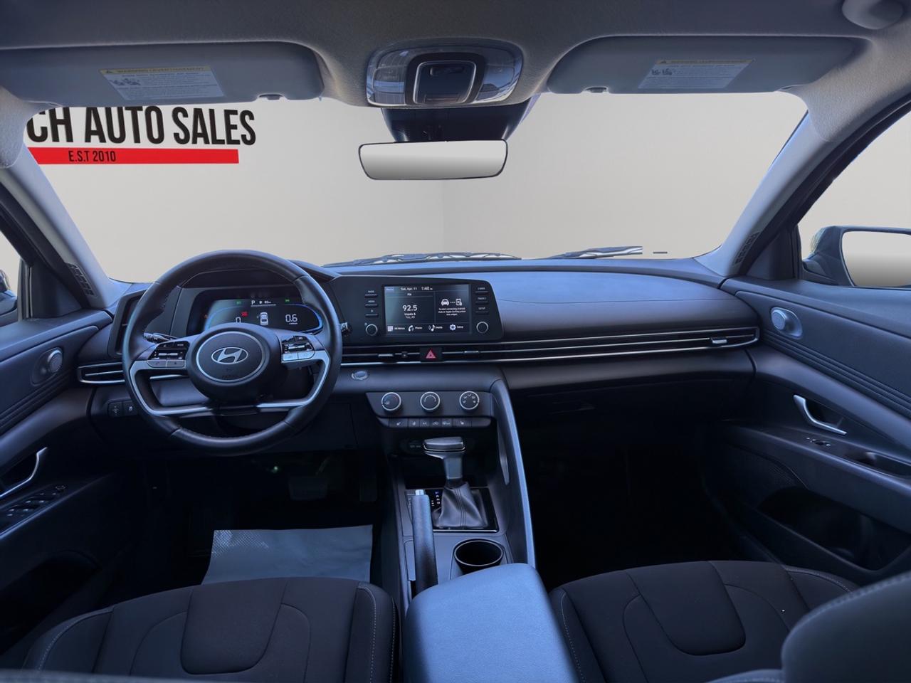 2024 Hyundai Elantra SEL Photo