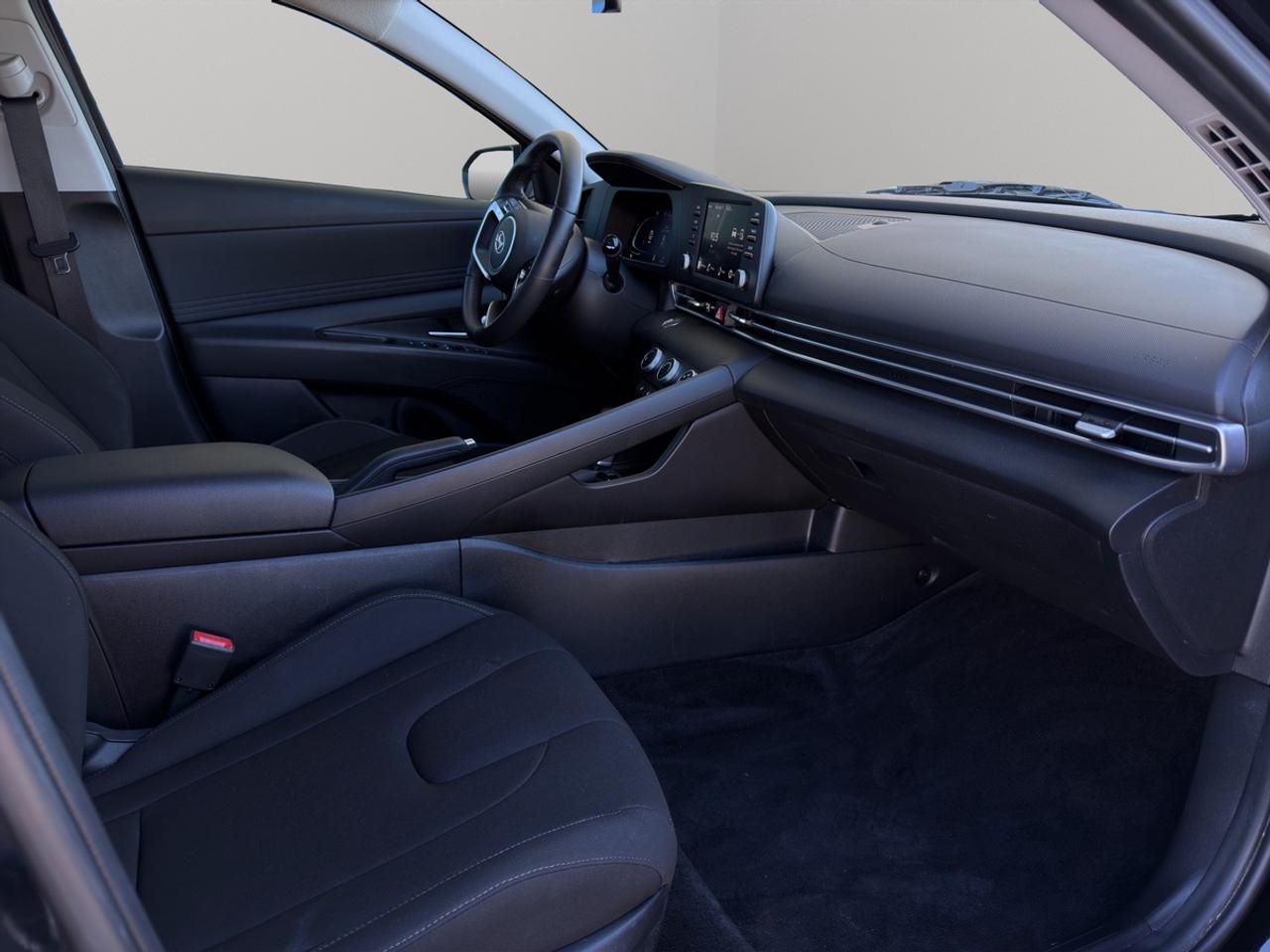 2024 Hyundai Elantra SEL Photo