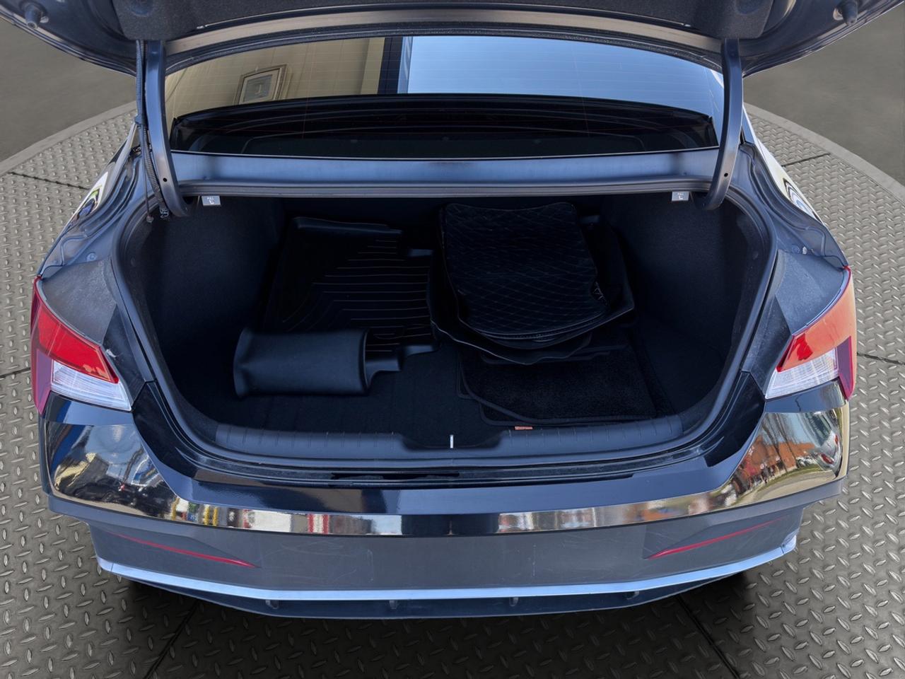 2024 Hyundai Elantra SEL Photo
