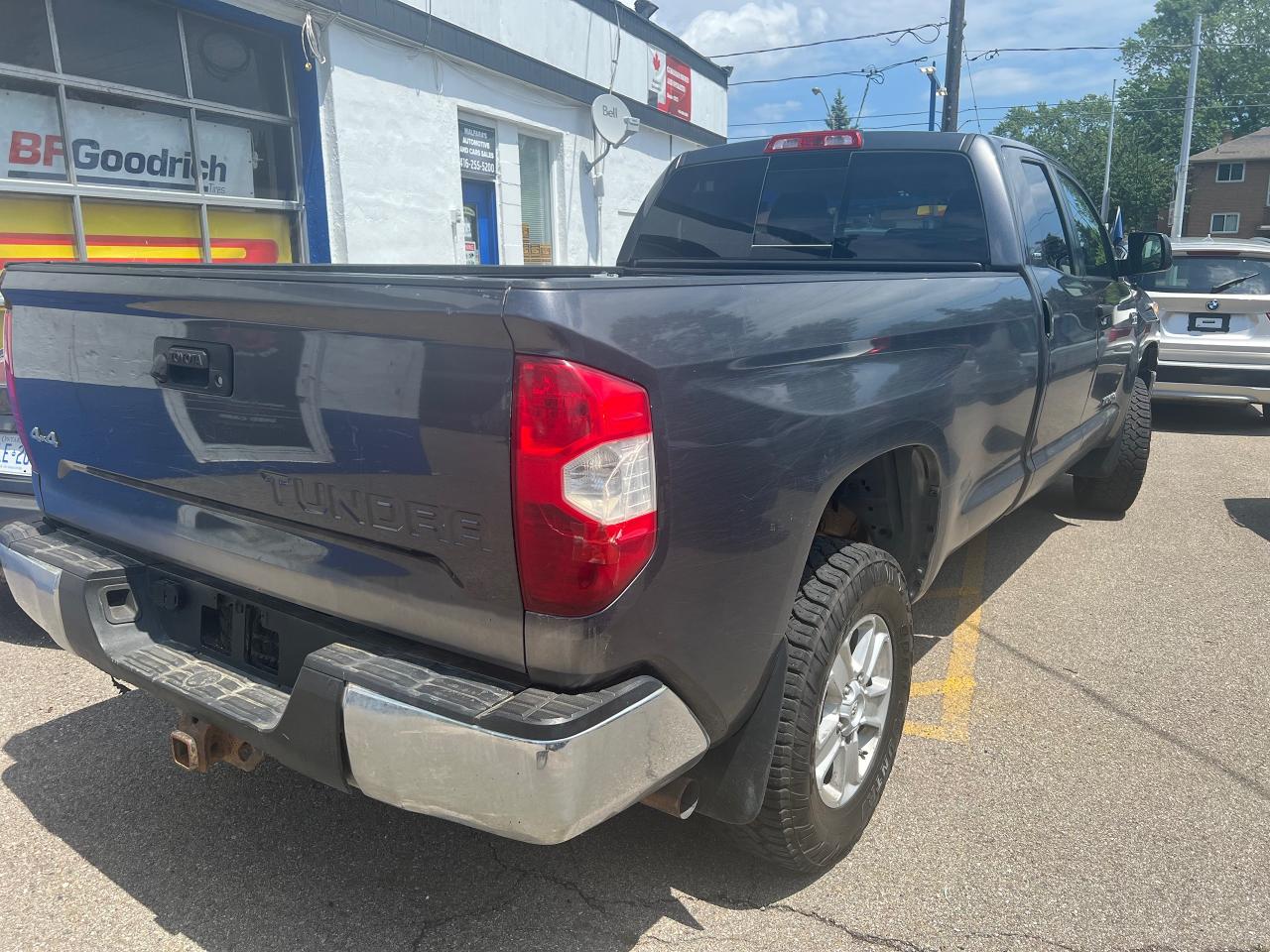 2017 Toyota Tundra SR5 Plus Photo3