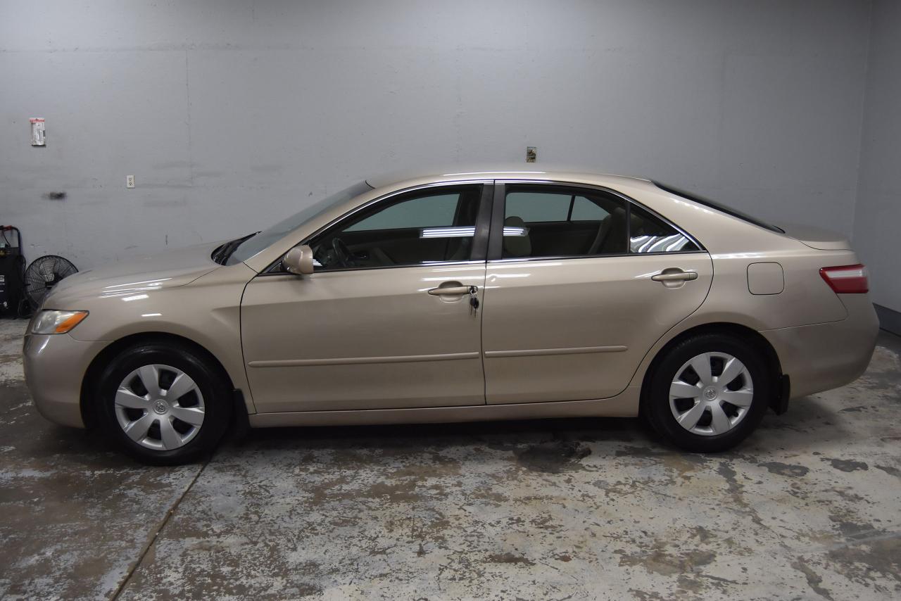 2009 Toyota Camry LE - Photo #3