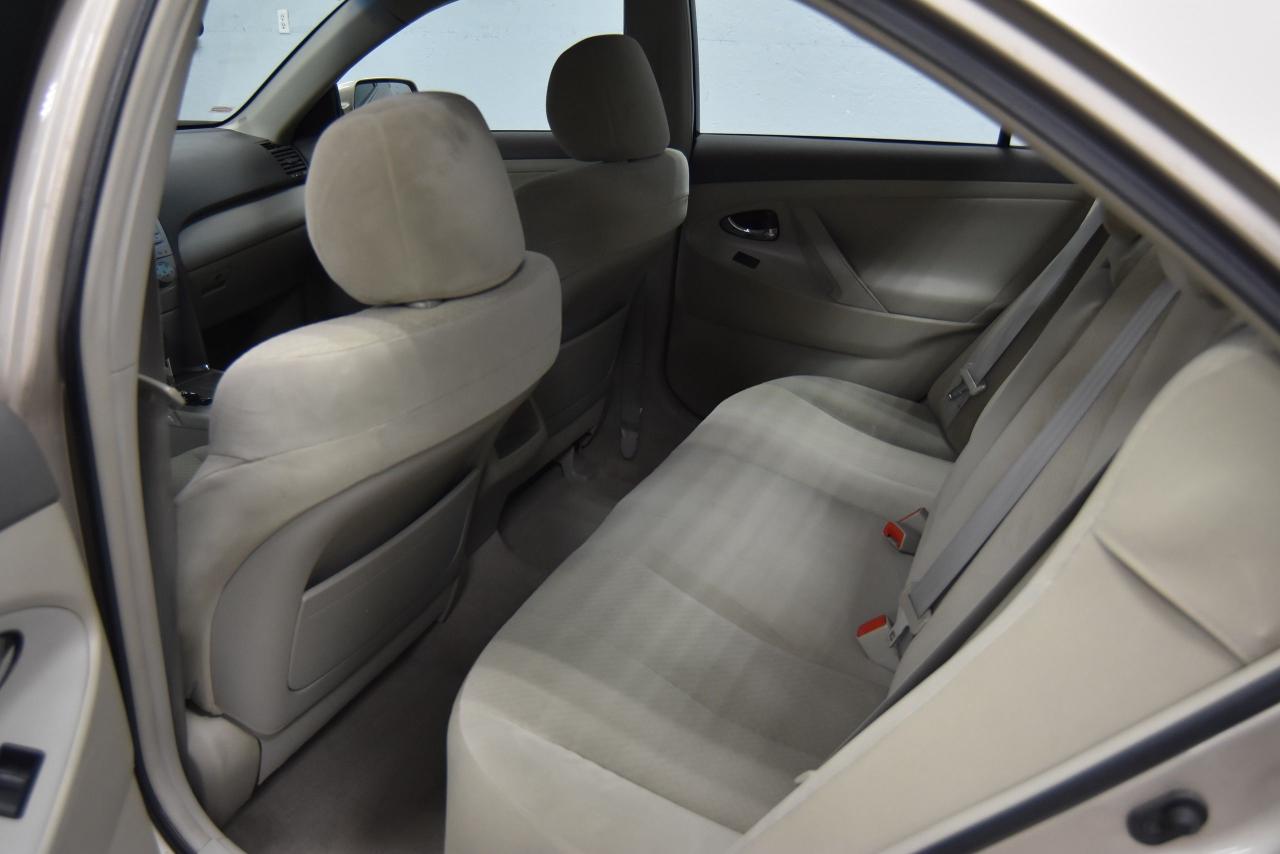2009 Toyota Camry LE - Photo #9