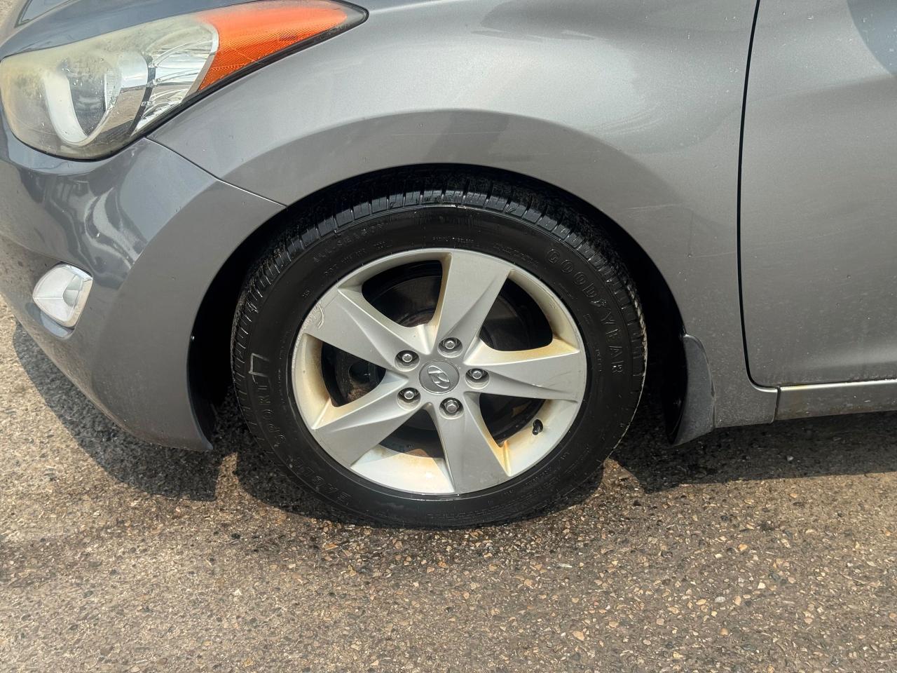 2013 Hyundai Elantra GLS - Photo #9