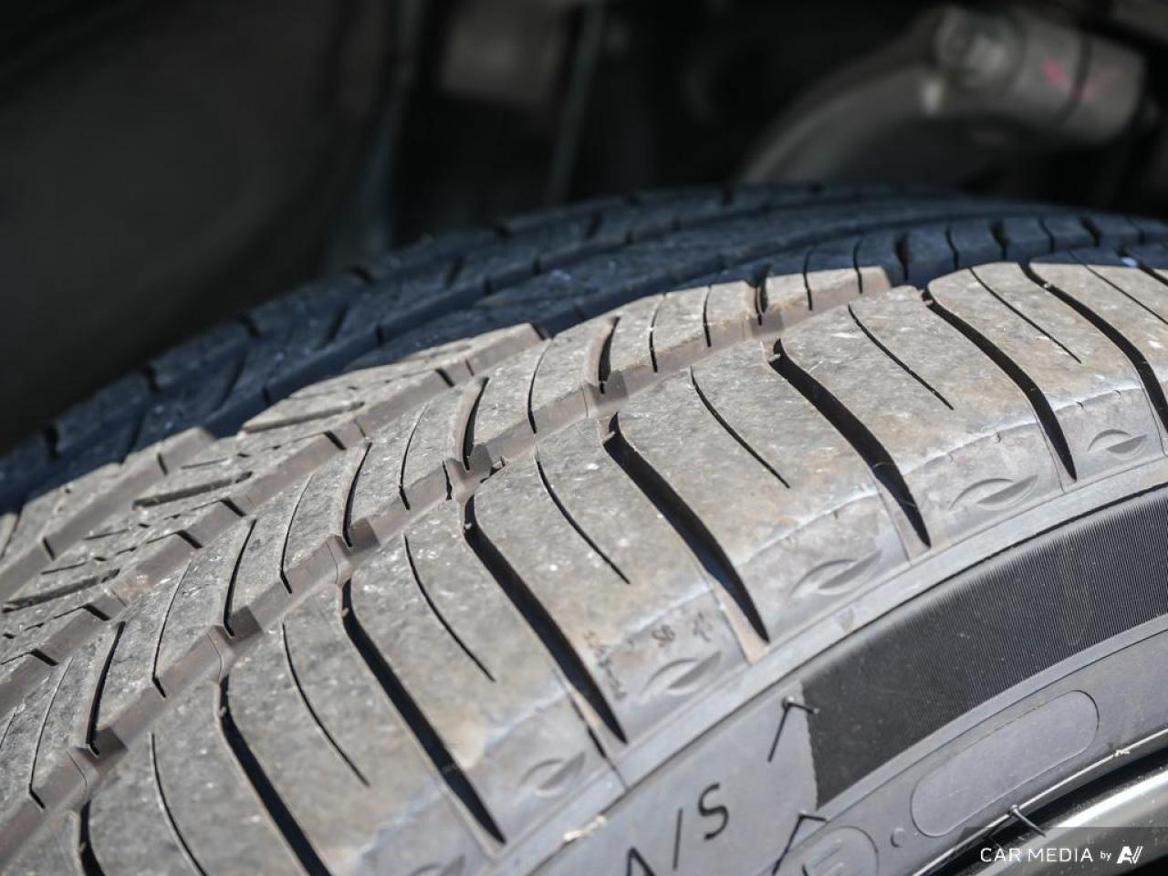 2023 Genesis GV80 3.5T Prestige 5P WINTER WHEELS | POWER MOONROOF | HEADS-UP DISPLAY Photo