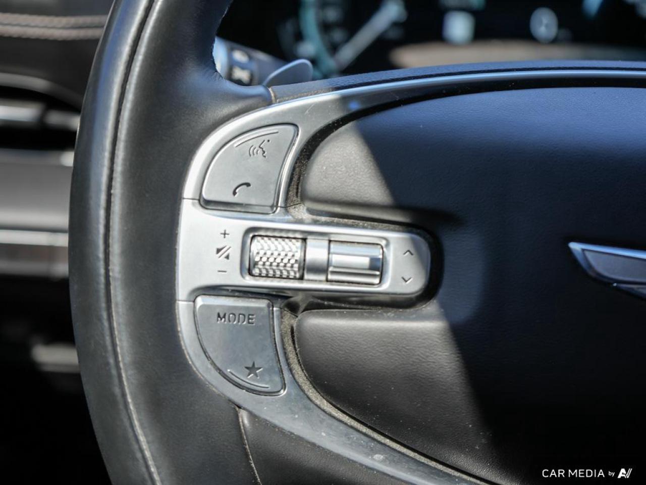 2023 Genesis GV80 3.5T Prestige 5P WINTER WHEELS | POWER MOONROOF | HEADS-UP DISPLAY Photo