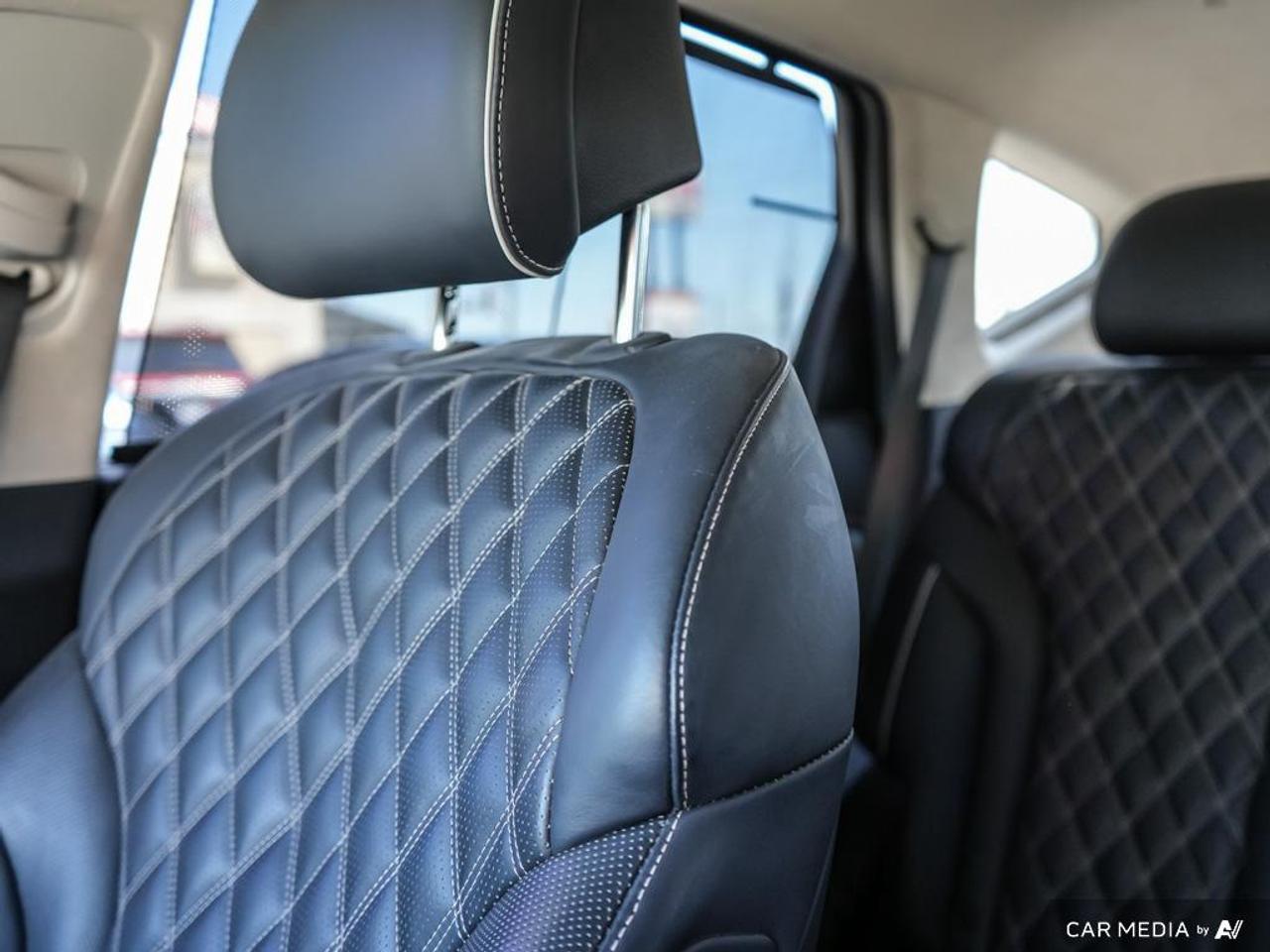 2023 Genesis GV80 3.5T Prestige 5P WINTER WHEELS | POWER MOONROOF | HEADS-UP DISPLAY Photo