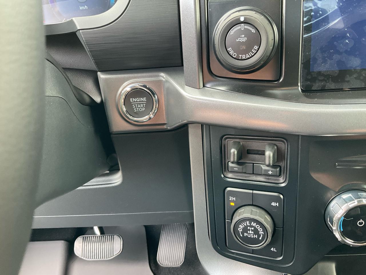 2025 Ford F-150 XLT Photo5