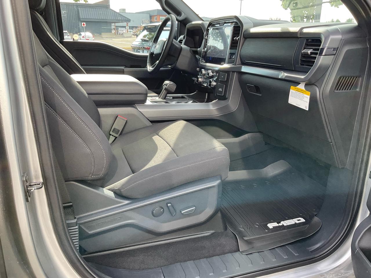 2025 Ford F-150 XLT Photo5