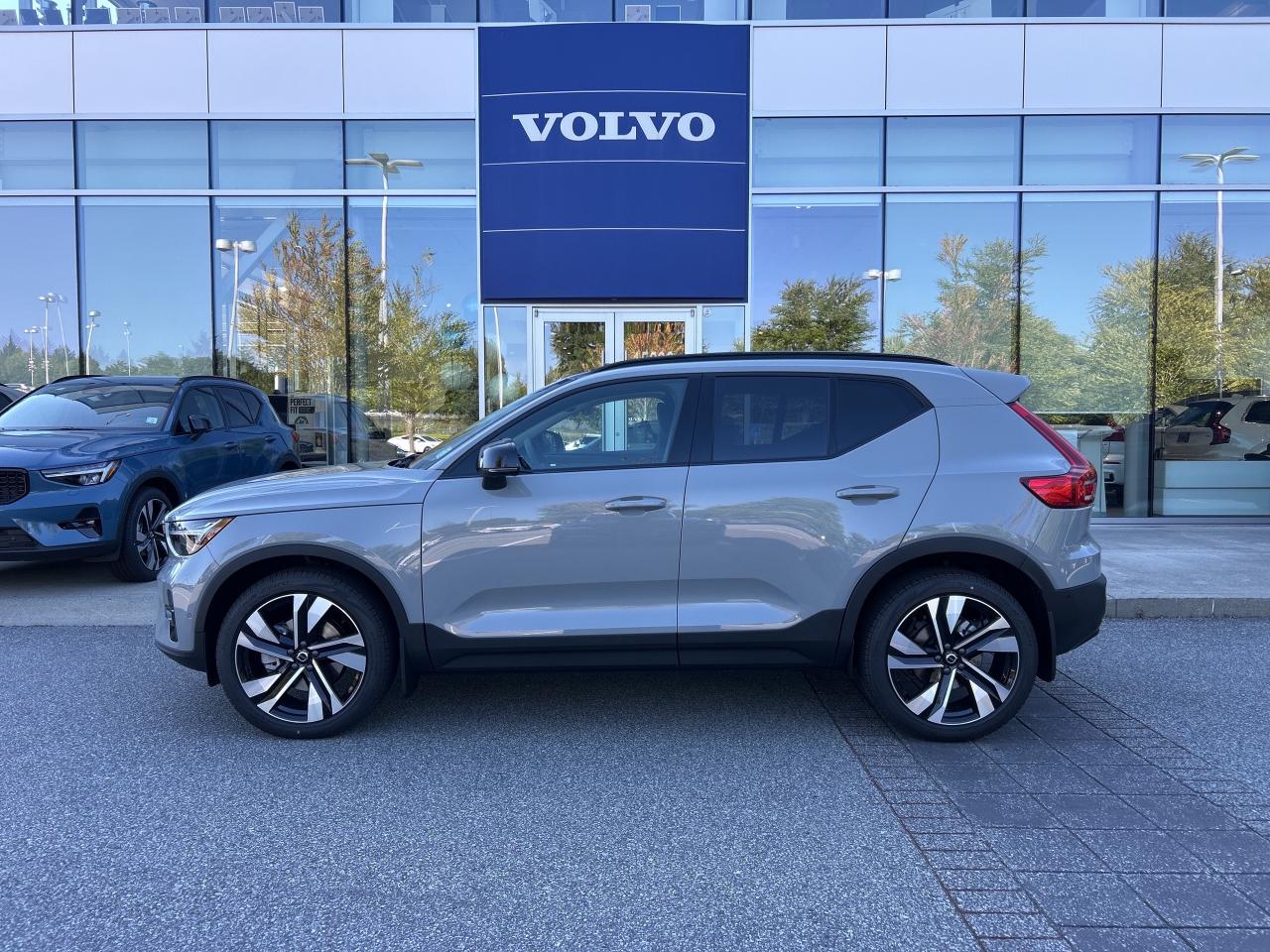 New 2026 Volvo XC40 B5 AWD Plus Dark Theme for sale in Surrey, BC