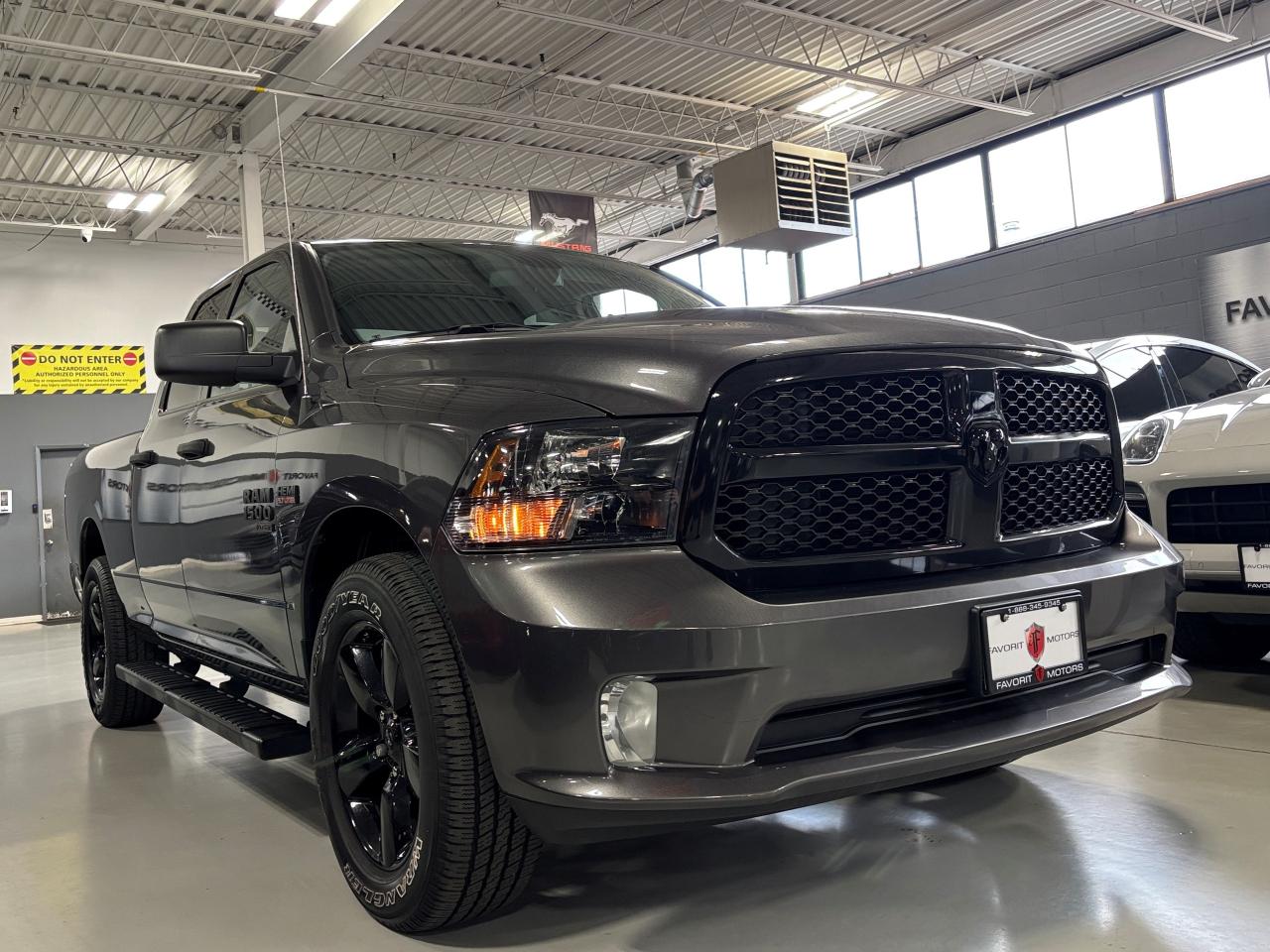 2023 RAM 1500 Classic Express|V8HEMI|4X4|QUADCAB|LONGBED|HEATEDSEATS|+++ - Photo #2