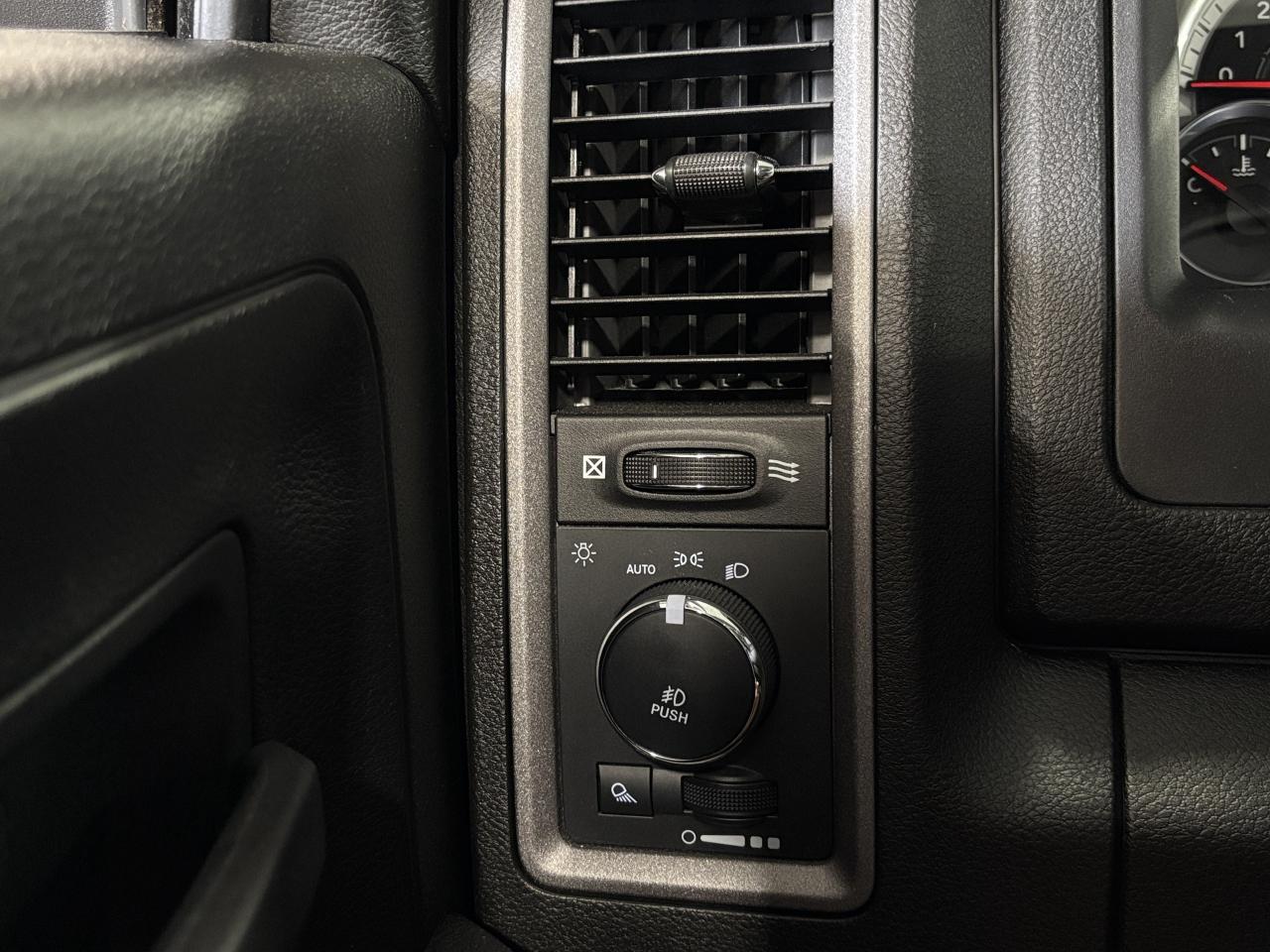 2023 RAM 1500 Classic Express|V8HEMI|4X4|QUADCAB|LONGBED|HEATEDSEATS|+++ - Photo #12