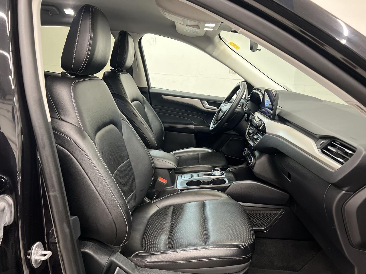 2022 Ford Escape SEL AWD| HTD LEATHER| CARPLAY| ALLOYS|REMOTE START Photo
