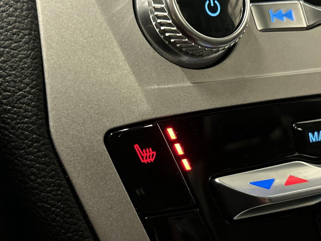 2023 Ford Explorer AWD| 6-PASS| HTD LEATHER| PANO ROOF| CARPLAY| NAV Photo