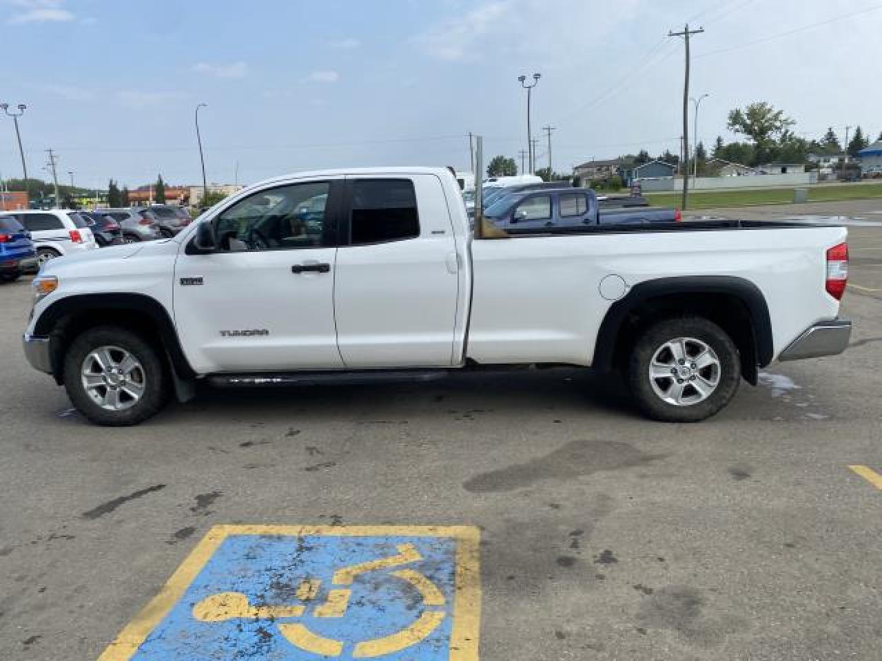 2017 Toyota Tundra SR5 5.7L V8 DOUBLE C - Photo #5
