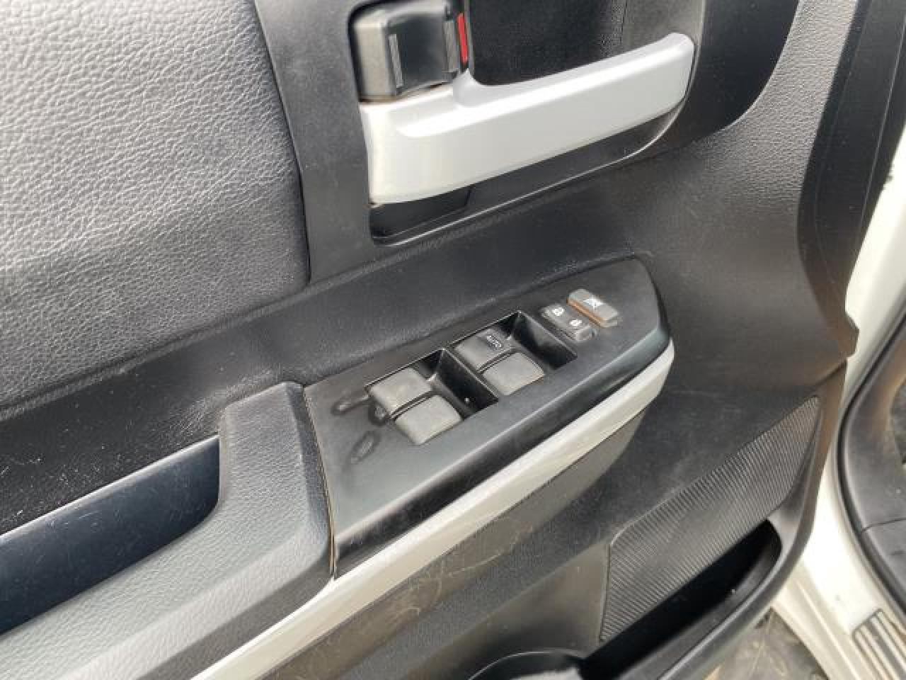 2017 Toyota Tundra SR5 5.7L V8 DOUBLE C - Photo #11