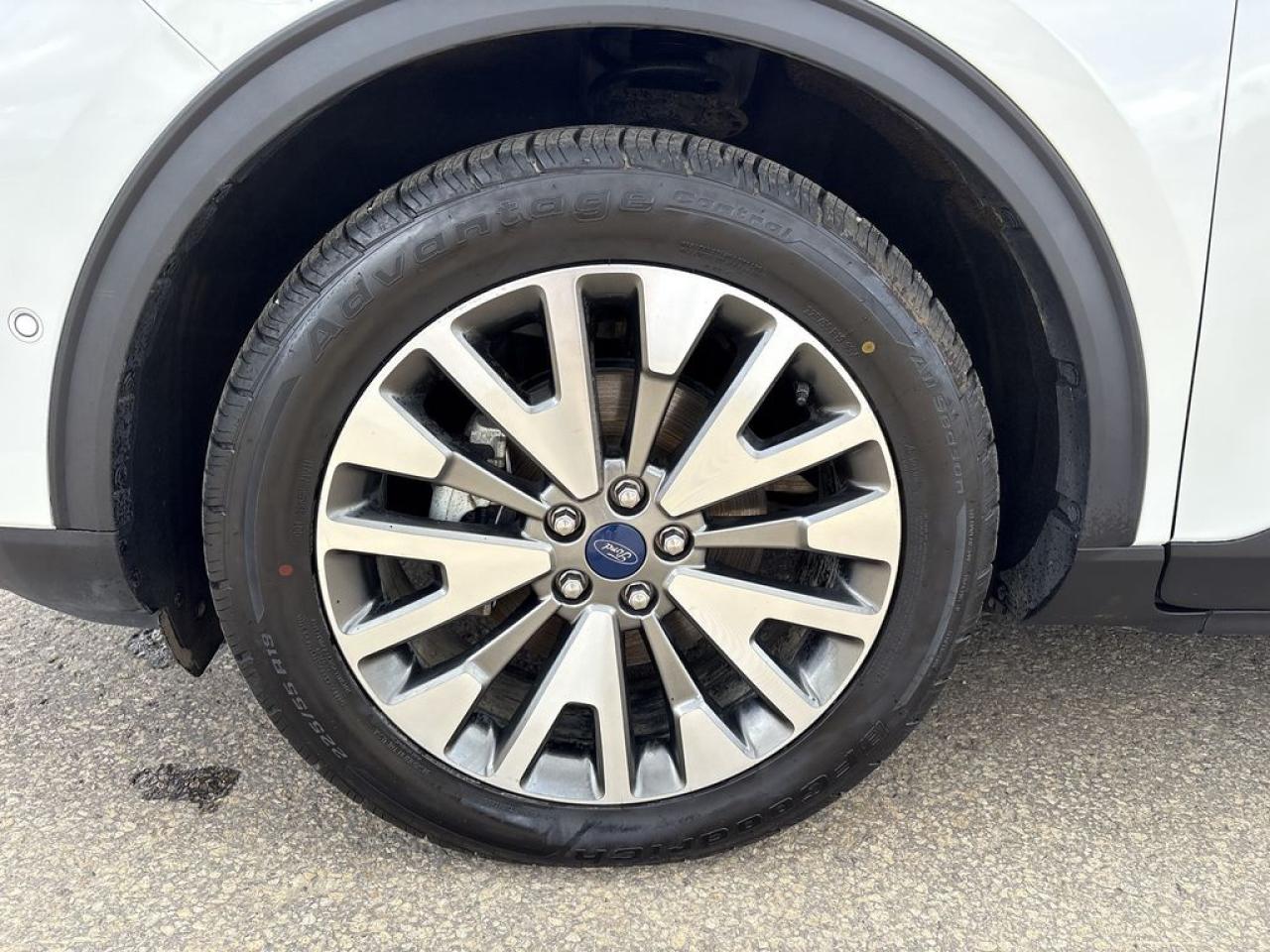 2020 Ford Escape Titanium Hybrid Photo2
