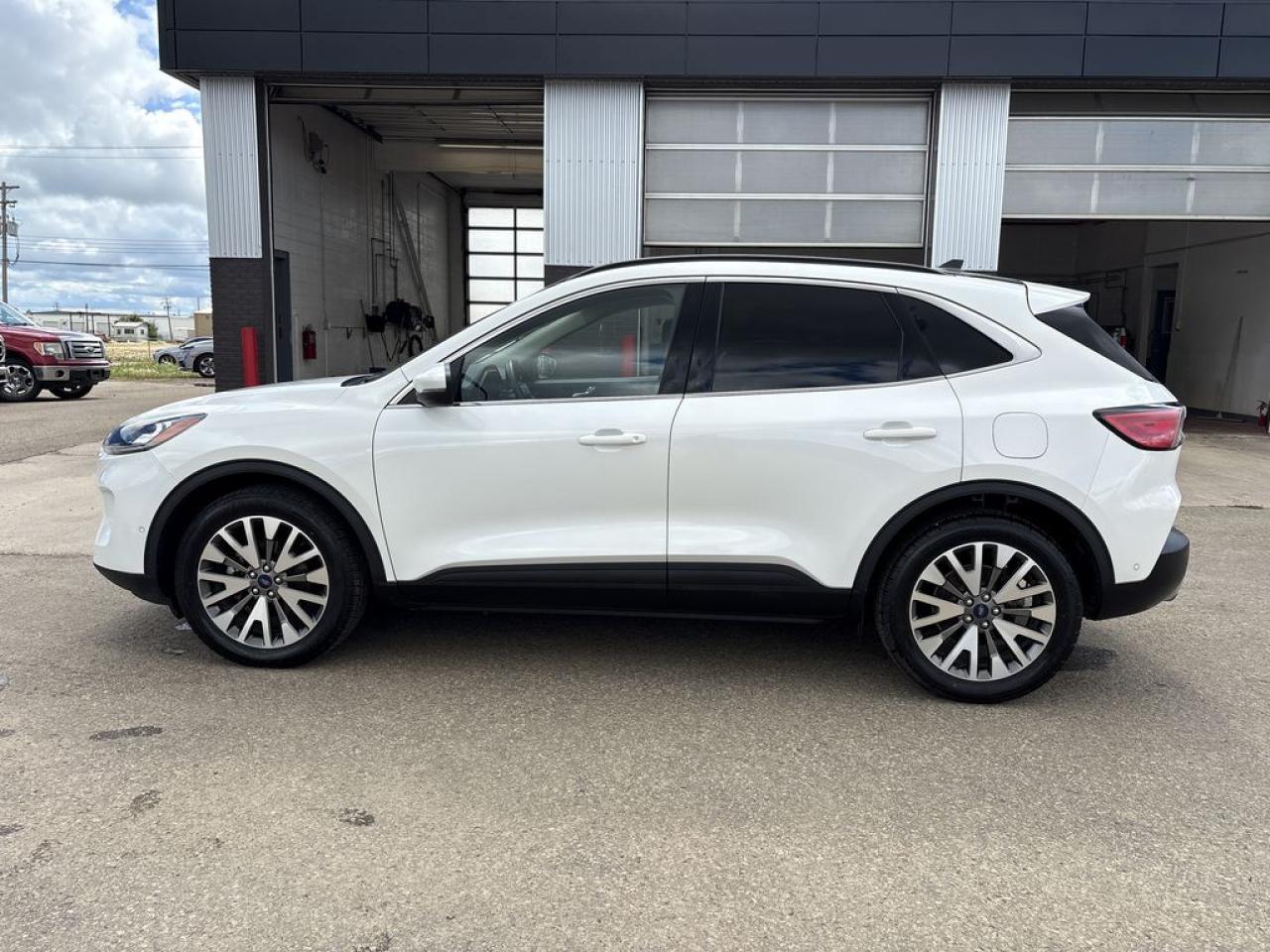 2020 Ford Escape Titanium Hybrid Photo